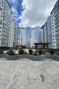 Продажа двухкомнатной квартиры в Ивано-Франковске, на ул. Высочана Семена 18 корпус 17, район Центр фото 2