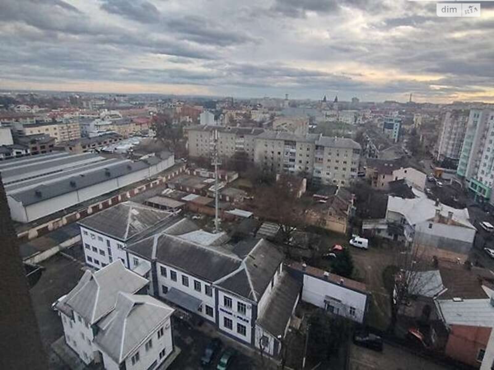 Продаж двокімнатної квартири в Івано-Франківську, на бул. Південний, район Центр фото 1