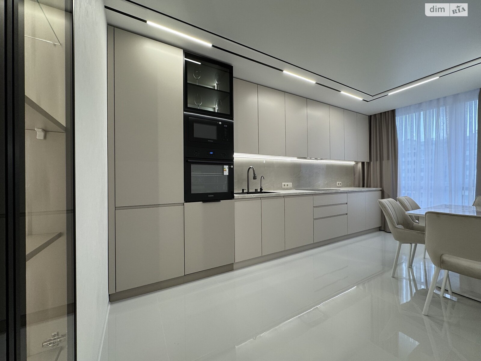 Продаж двокімнатної квартири в Івано-Франківську, на бул. Південний, район Центр фото 1