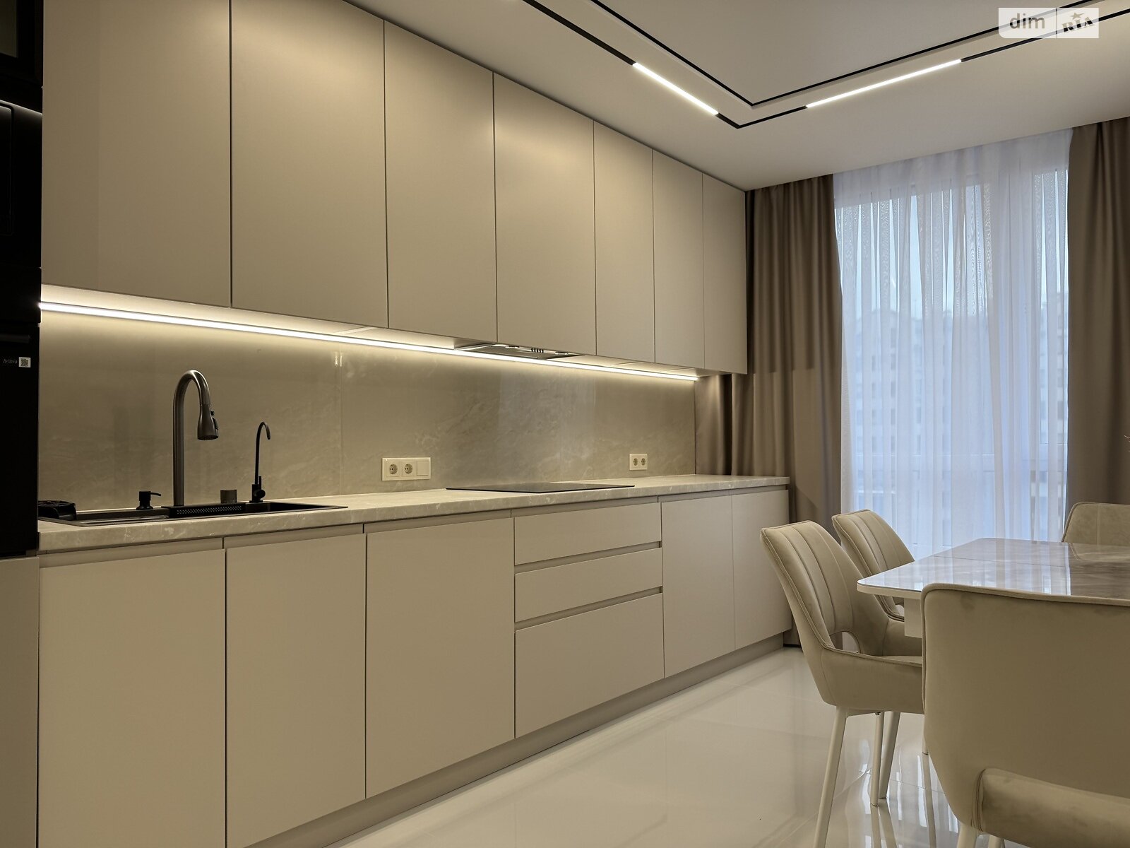 Продаж двокімнатної квартири в Івано-Франківську, на бул. Південний, район Центр фото 1