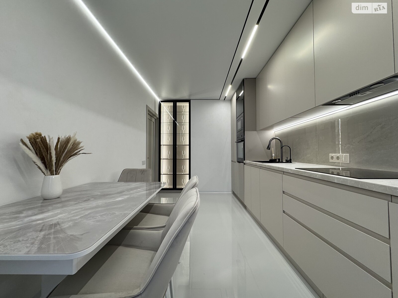 Продаж двокімнатної квартири в Івано-Франківську, на бул. Південний, район Центр фото 1