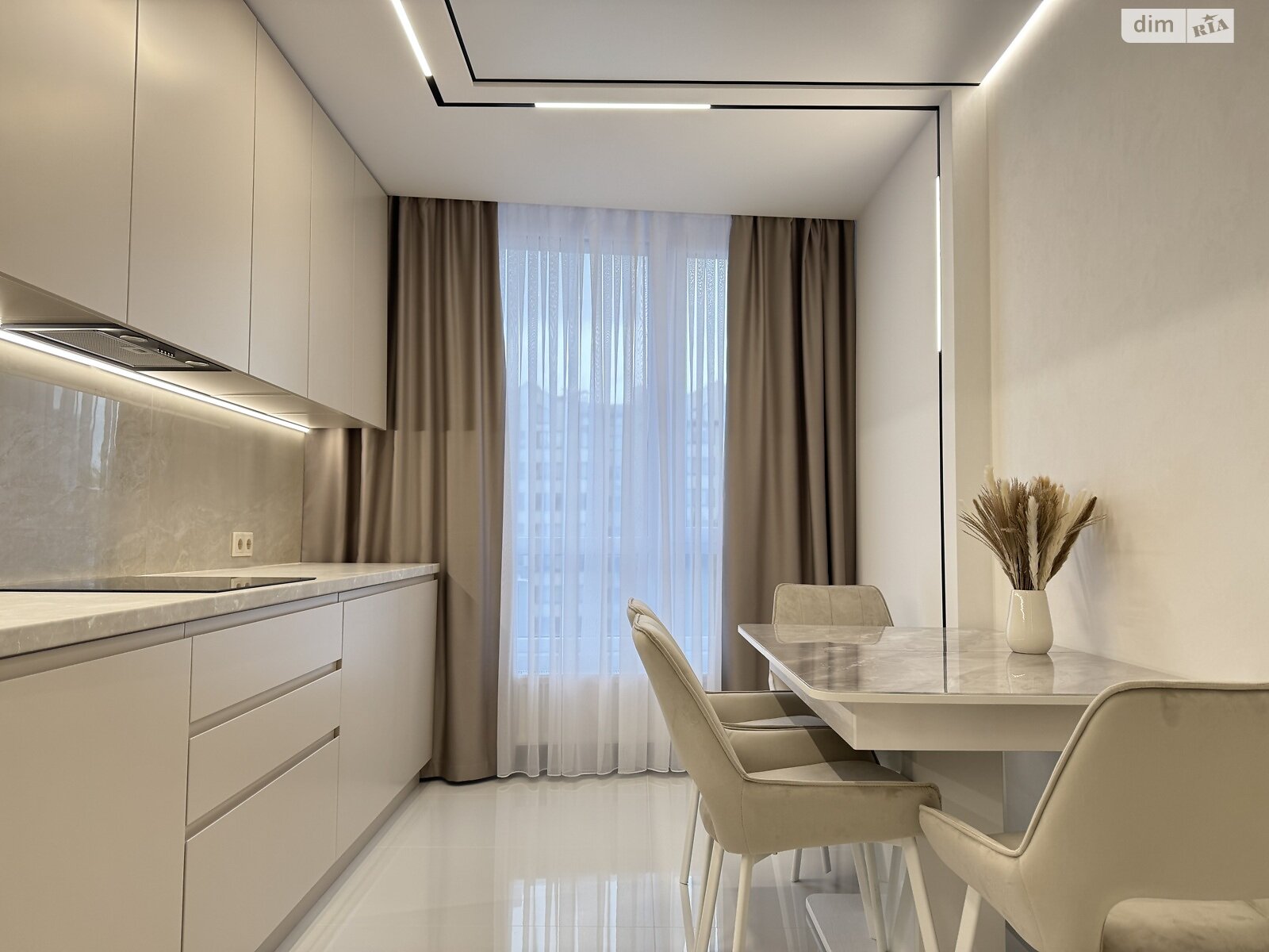 Продаж двокімнатної квартири в Івано-Франківську, на бул. Південний, район Центр фото 1