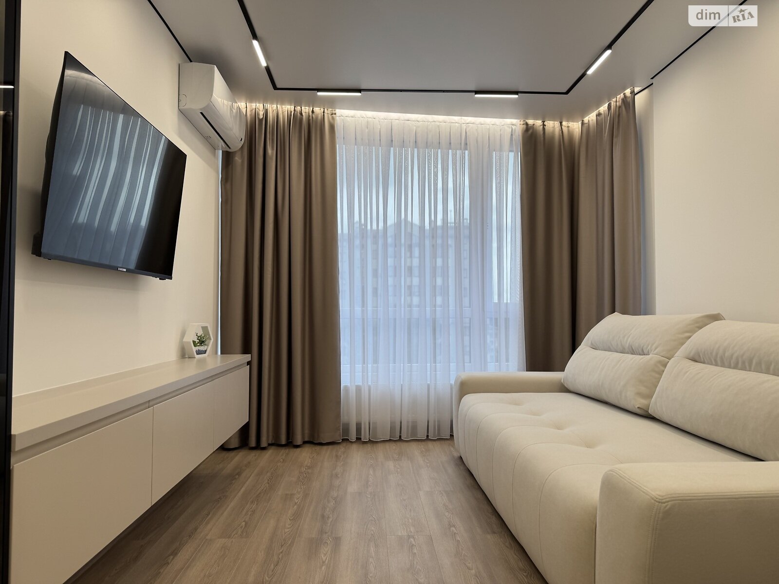 Продаж двокімнатної квартири в Івано-Франківську, на бул. Південний, район Центр фото 1