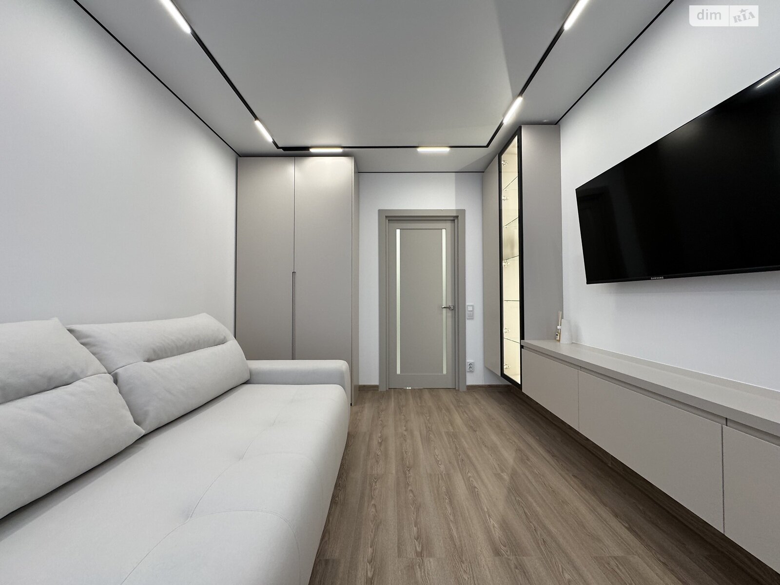 Продаж двокімнатної квартири в Івано-Франківську, на бул. Південний, район Центр фото 1