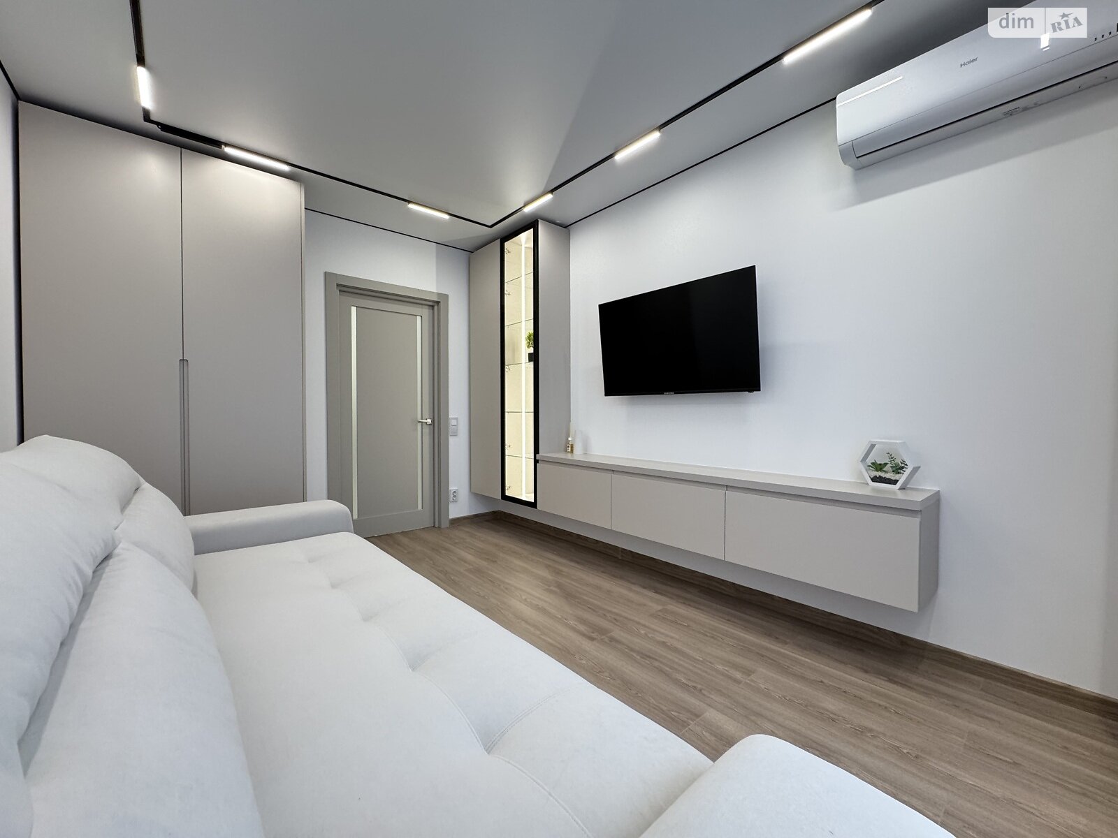 Продаж двокімнатної квартири в Івано-Франківську, на бул. Південний, район Центр фото 1