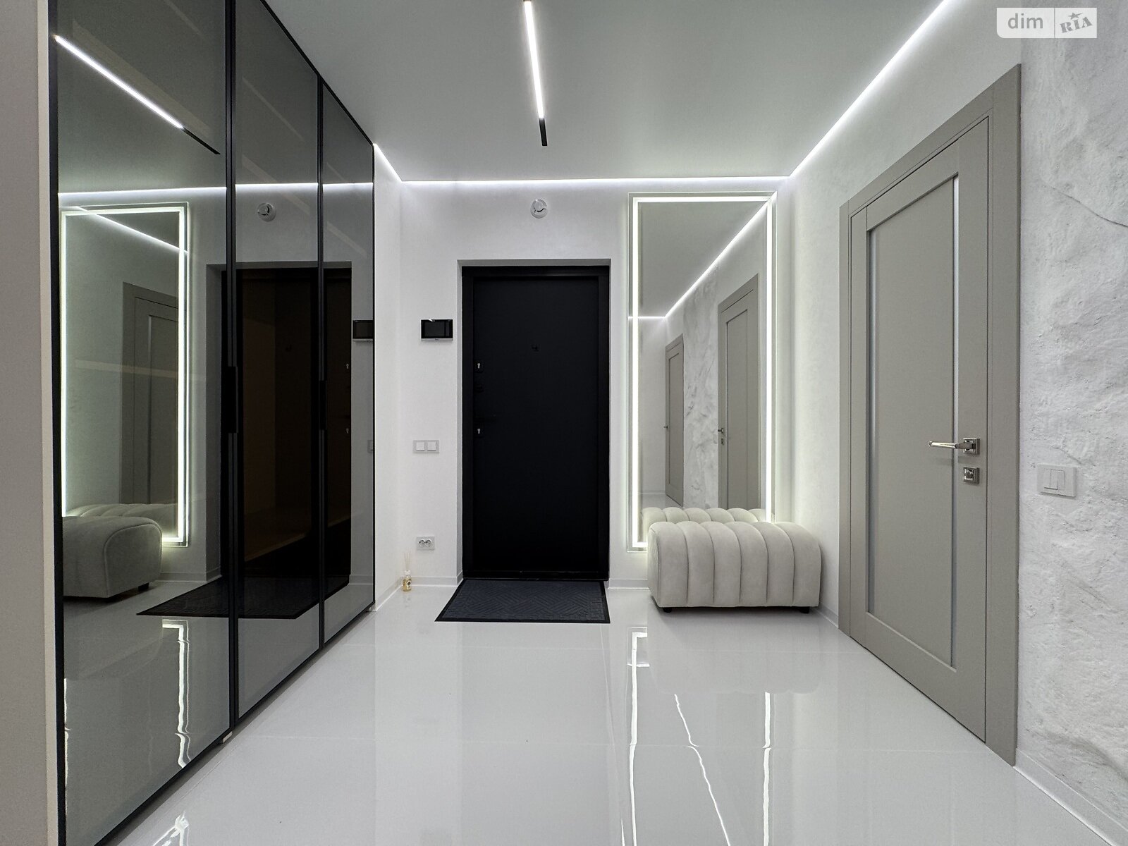 Продаж двокімнатної квартири в Івано-Франківську, на бул. Південний, район Центр фото 1