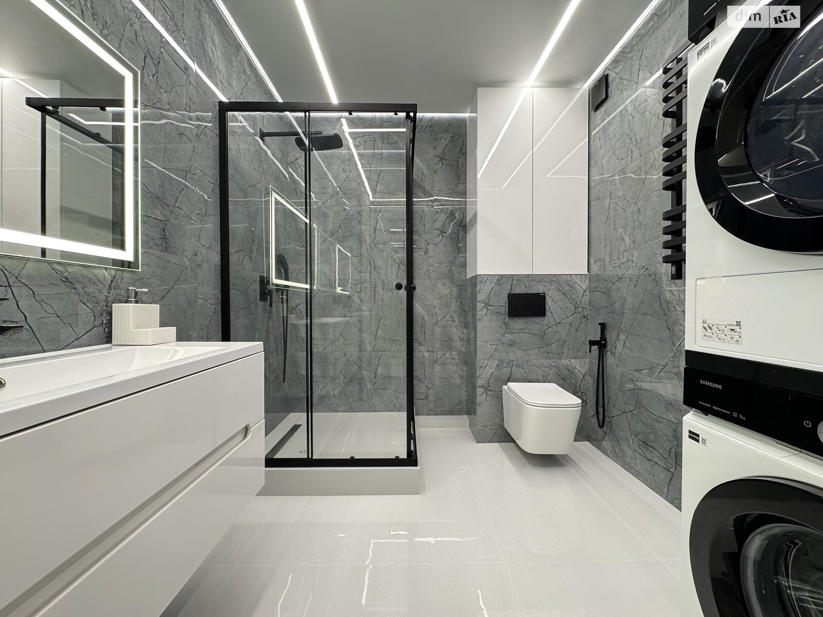 Продаж двокімнатної квартири в Івано-Франківську, на бул. Південний, район Центр фото 1