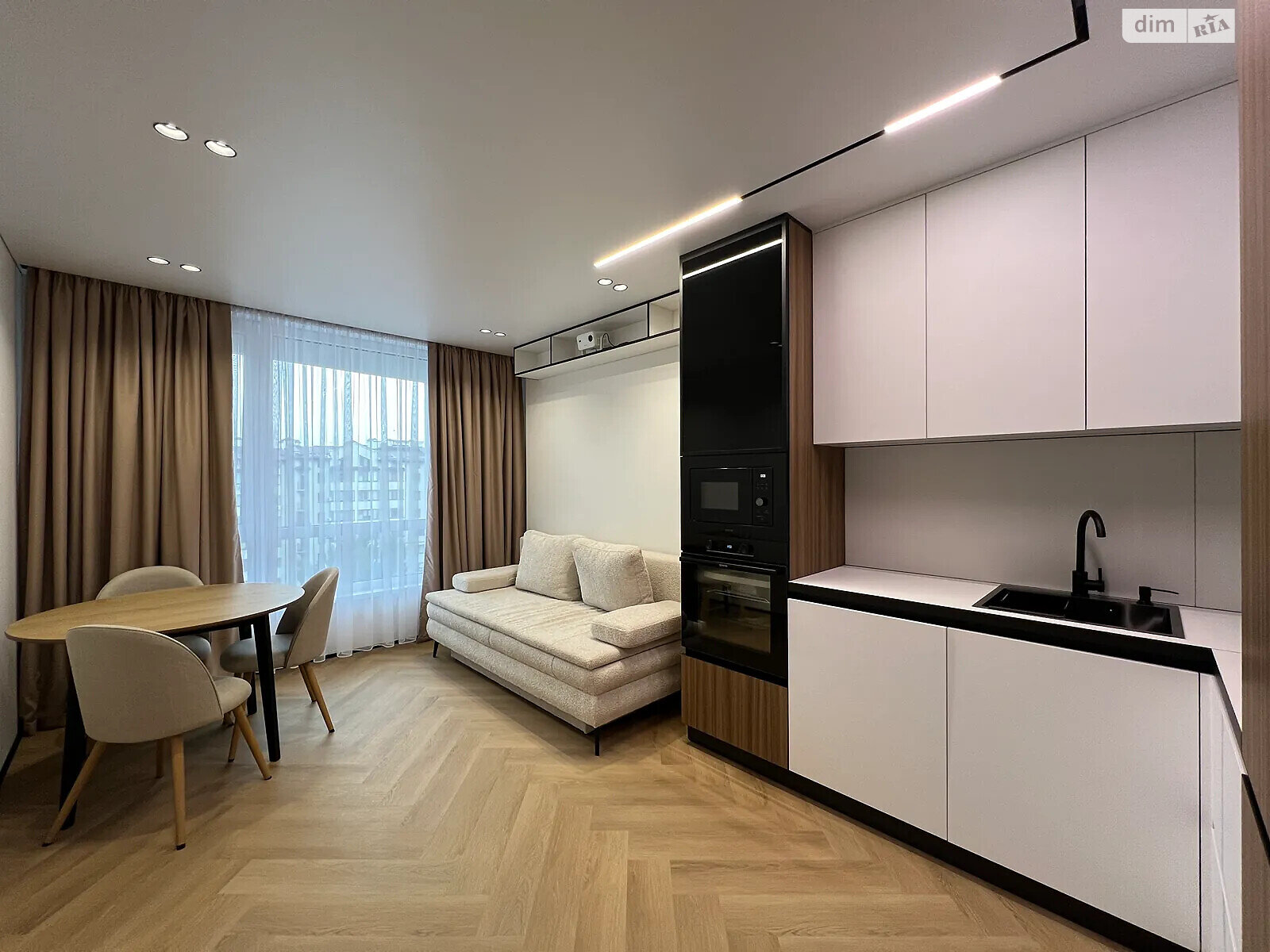 Продаж однокімнатної квартири в Івано-Франківську, на бул. Південний, район Центр фото 1