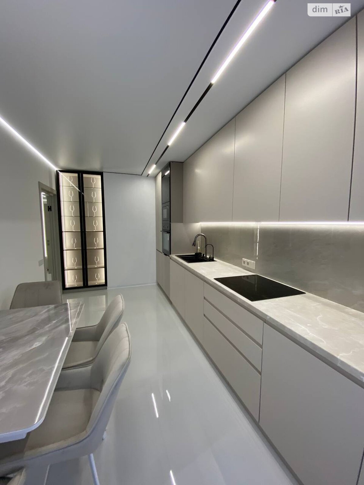 Продажа двухкомнатной квартиры в Ивано-Франковске, на бул. Южный 32, район Центр фото 1 Продажа двухкомнатной квартиры в Ивано-Франковске, на бул. Южный 32, район Центр фото 1