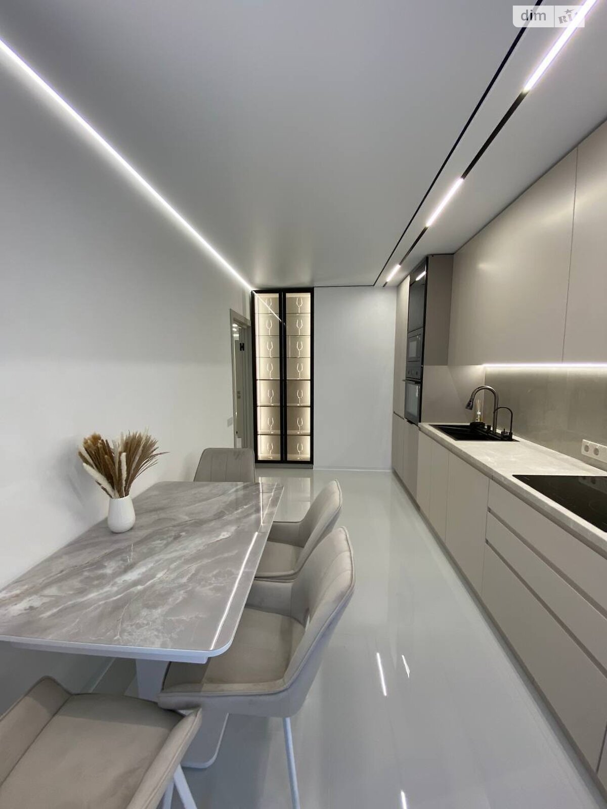 Продажа двухкомнатной квартиры в Ивано-Франковске, на бул. Южный 32, район Центр фото 1 Продажа двухкомнатной квартиры в Ивано-Франковске, на бул. Южный 32, район Центр фото 1