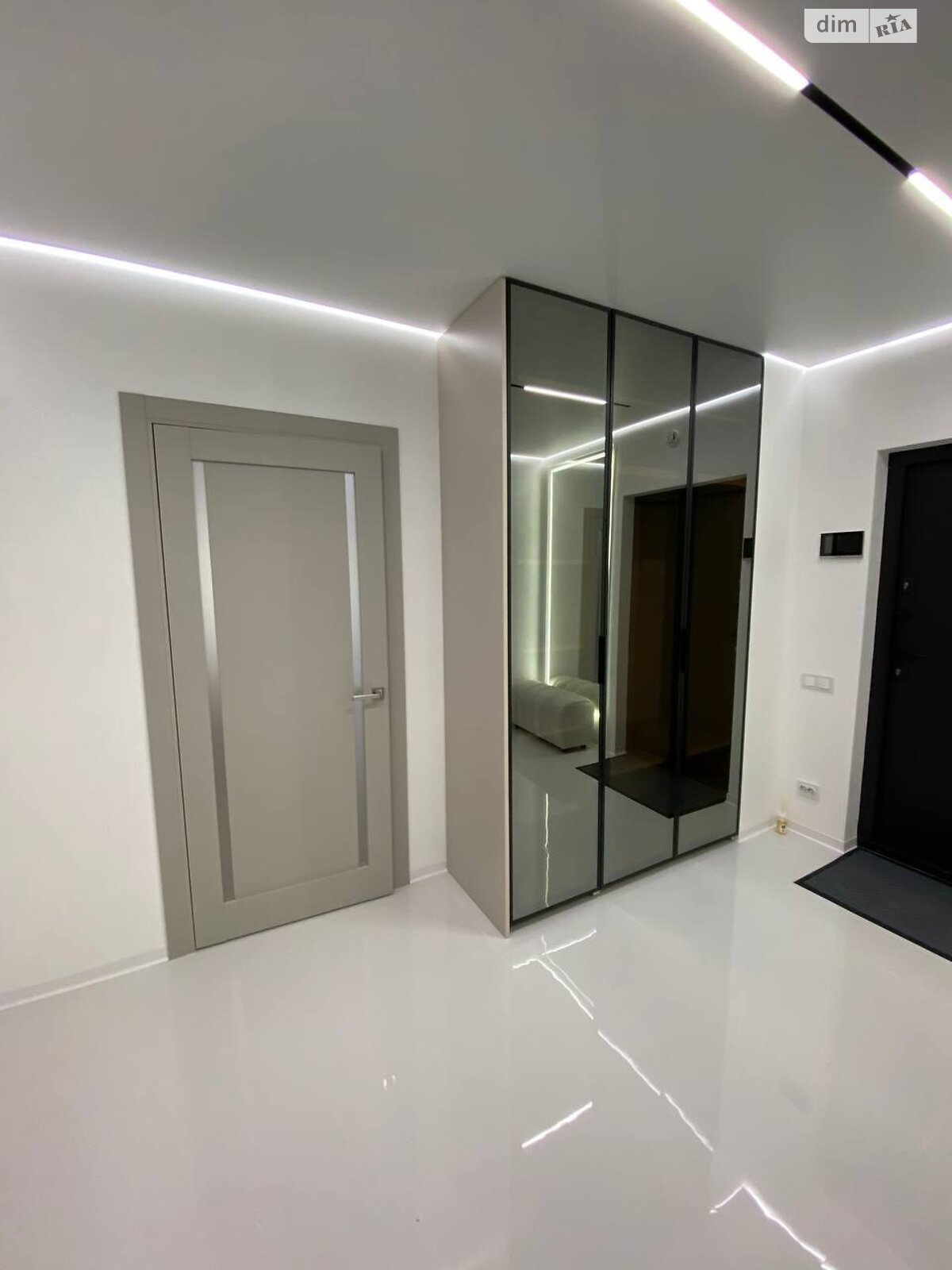 Продажа двухкомнатной квартиры в Ивано-Франковске, на бул. Южный 32, район Центр фото 1 Продажа двухкомнатной квартиры в Ивано-Франковске, на бул. Южный 32, район Центр фото 1