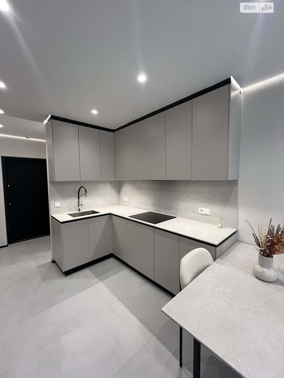 Продаж двокімнатної квартири в Івано-Франківську, на бул. Південний, район Центр фото 1