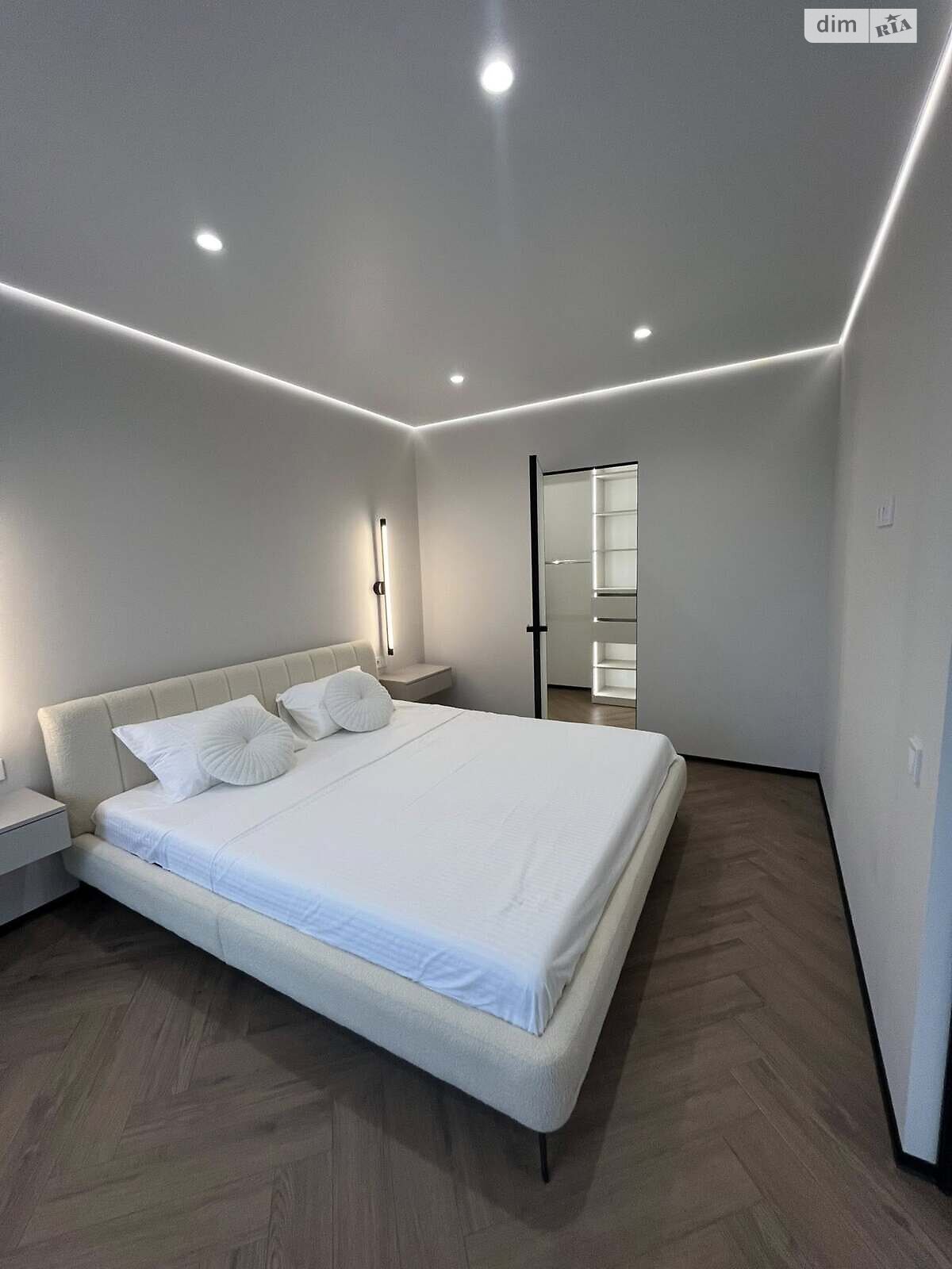 Продаж двокімнатної квартири в Івано-Франківську, на бул. Південний, район Центр фото 1