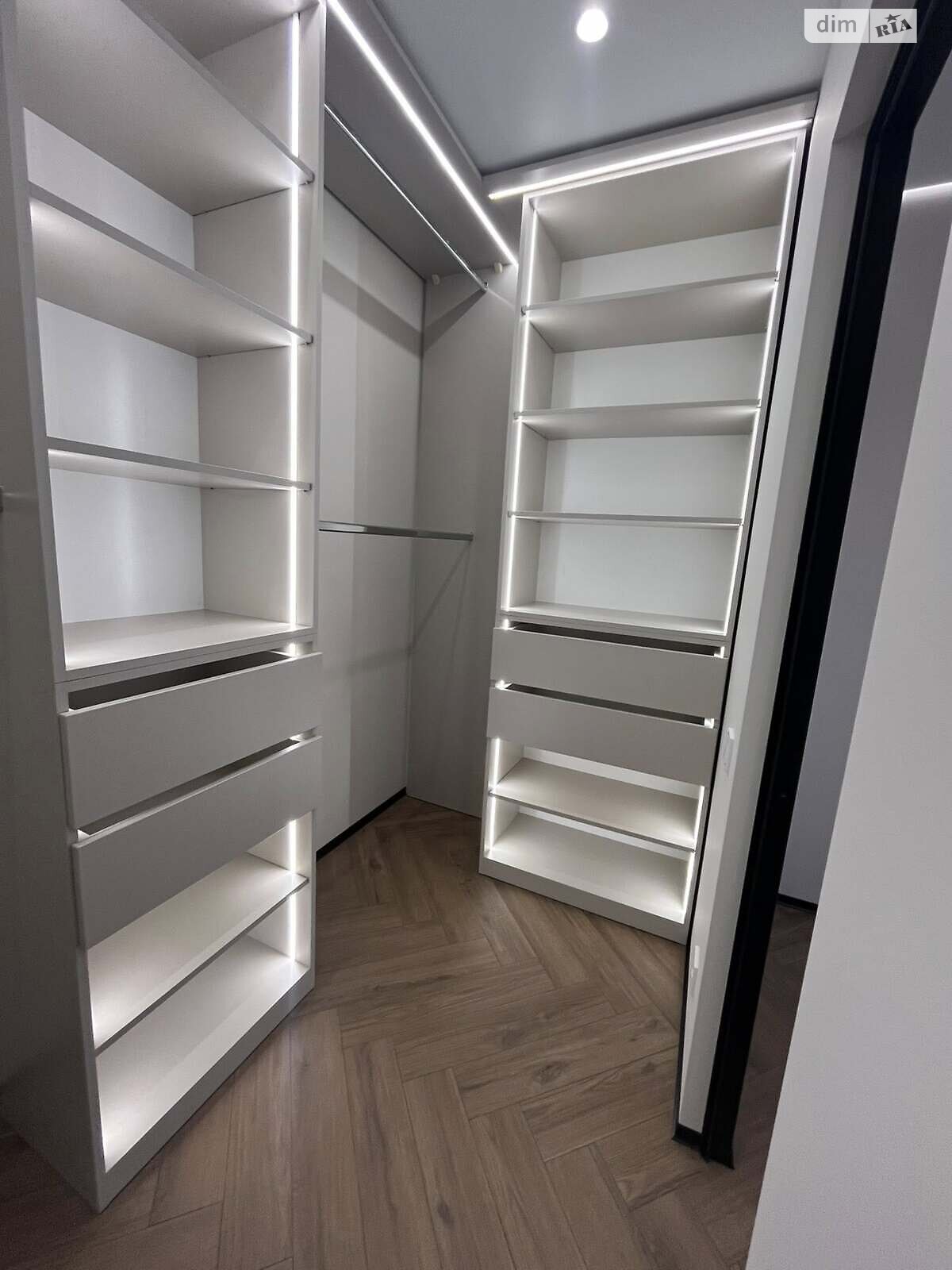 Продаж двокімнатної квартири в Івано-Франківську, на бул. Південний, район Центр фото 1