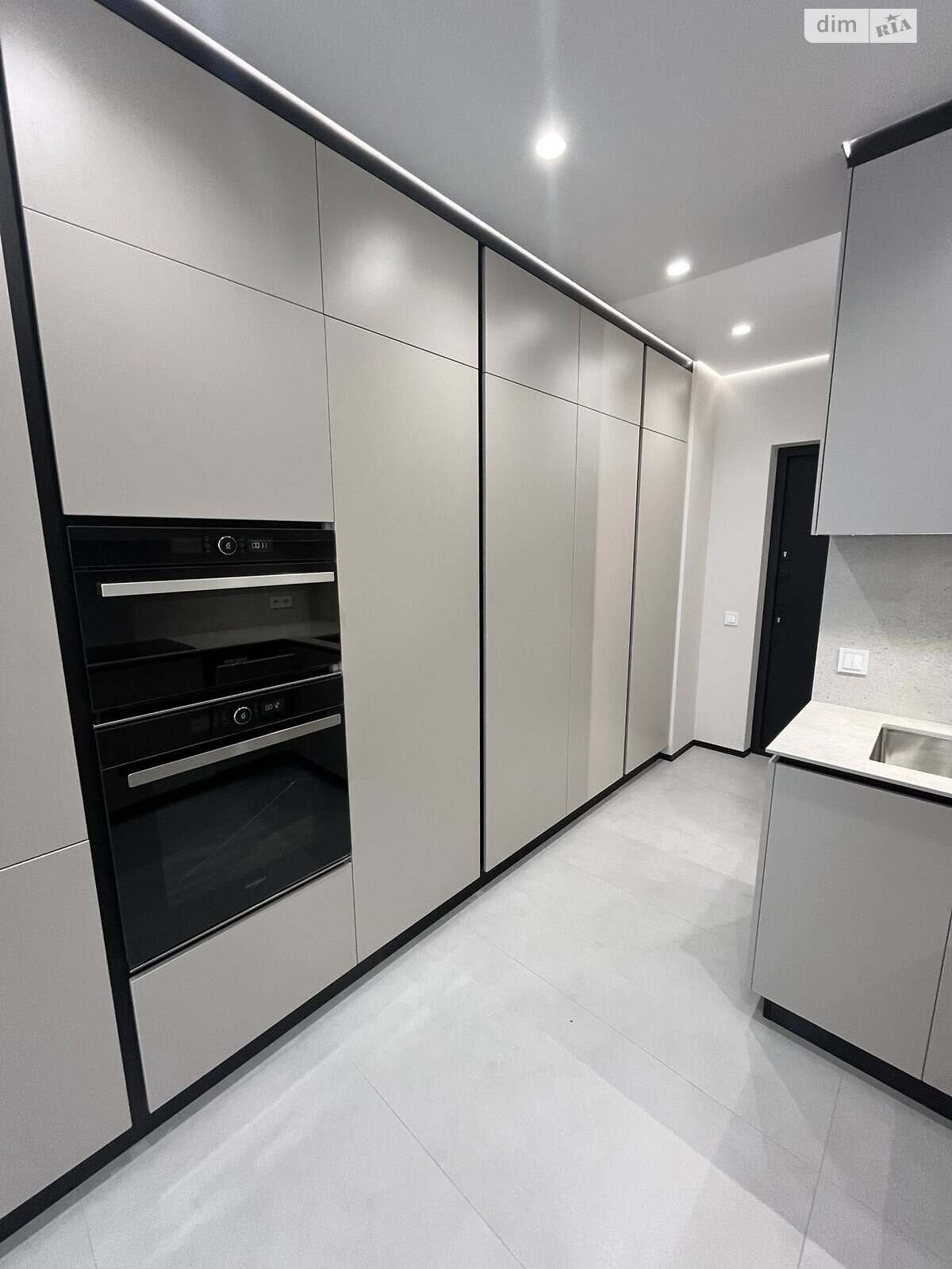 Продаж двокімнатної квартири в Івано-Франківську, на бул. Південний, район Центр фото 1