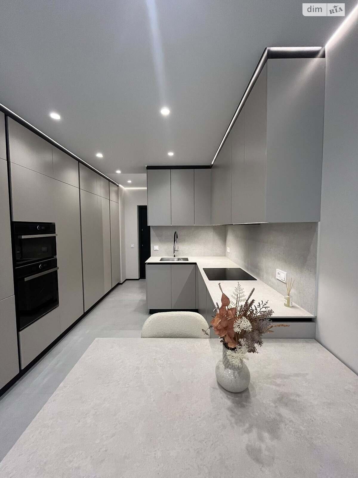 Продаж двокімнатної квартири в Івано-Франківську, на бул. Південний, район Центр фото 1