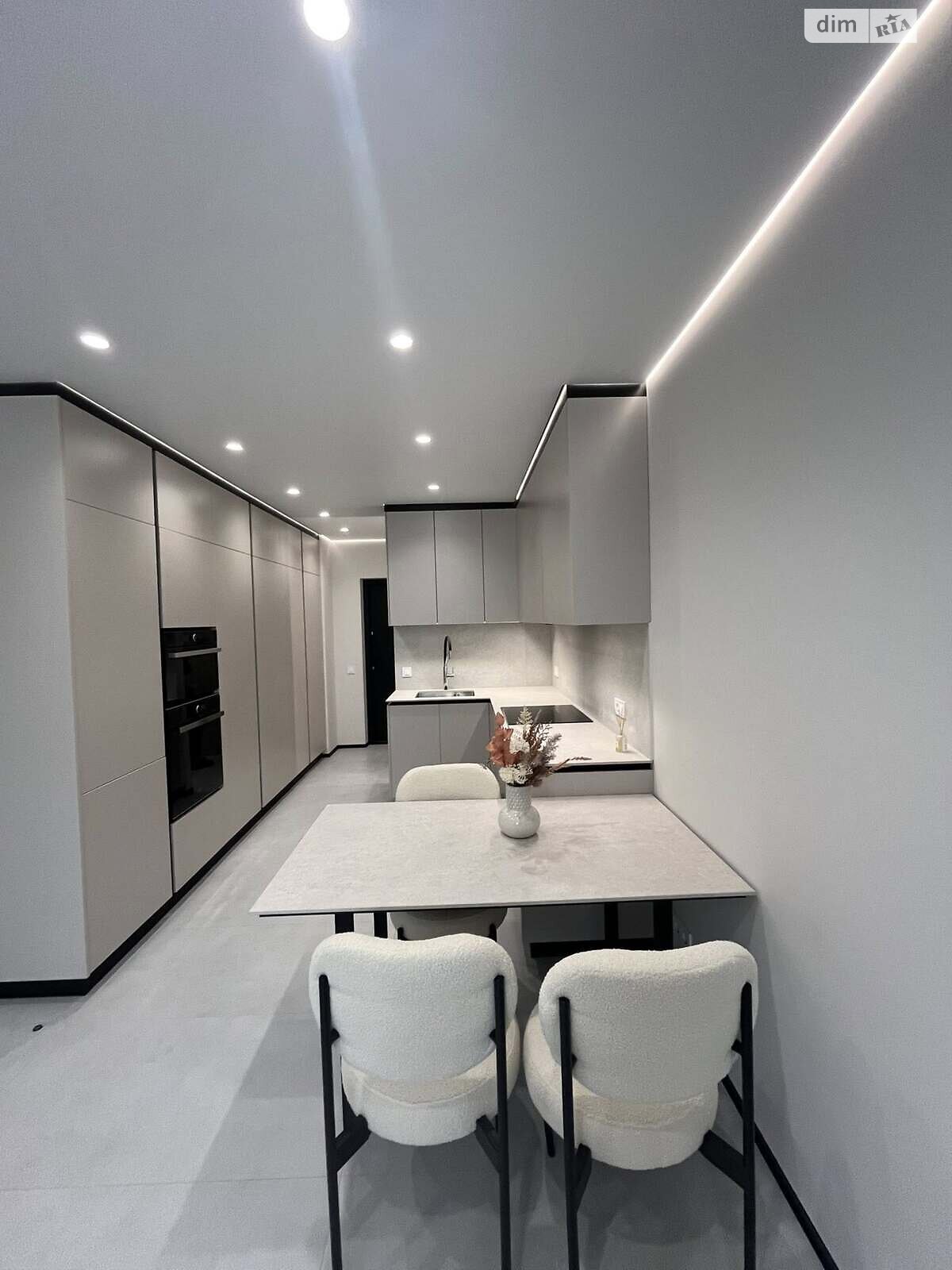 Продаж двокімнатної квартири в Івано-Франківську, на бул. Південний, район Центр фото 1