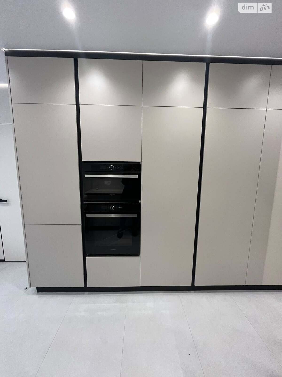 Продаж двокімнатної квартири в Івано-Франківську, на бул. Південний, район Центр фото 1