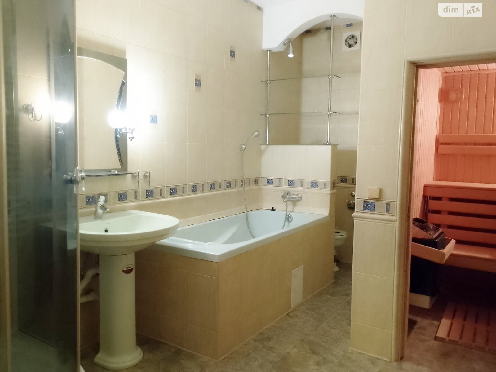 Продажа четырехкомнатной квартиры в Ивано-Франковске, на ул. Заклинских 1А, район Центр фото 1 Продажа четырехкомнатной квартиры в Ивано-Франковске, на ул. Заклинских 1А, район Центр фото 1