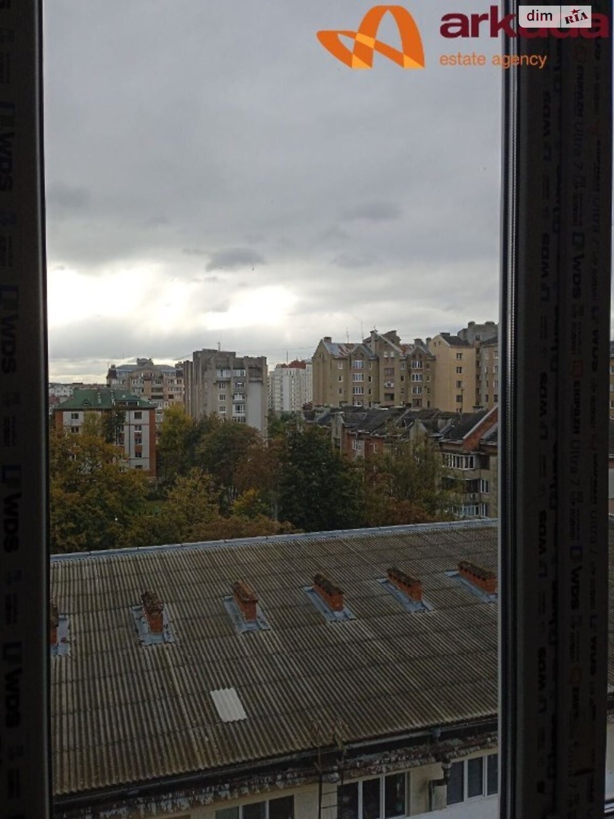 Продаж однокімнатної квартири в Івано-Франківську, на бул. Південний 32, район Центр фото 1