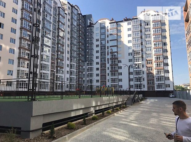 Продаж трикімнатної квартири в Івано-Франківську на вул. Бандери Степана район Центр фото 1 Продаж трикімнатної квартири в Івано-Франківську на вул. Бандери Степана район Центр фото 1