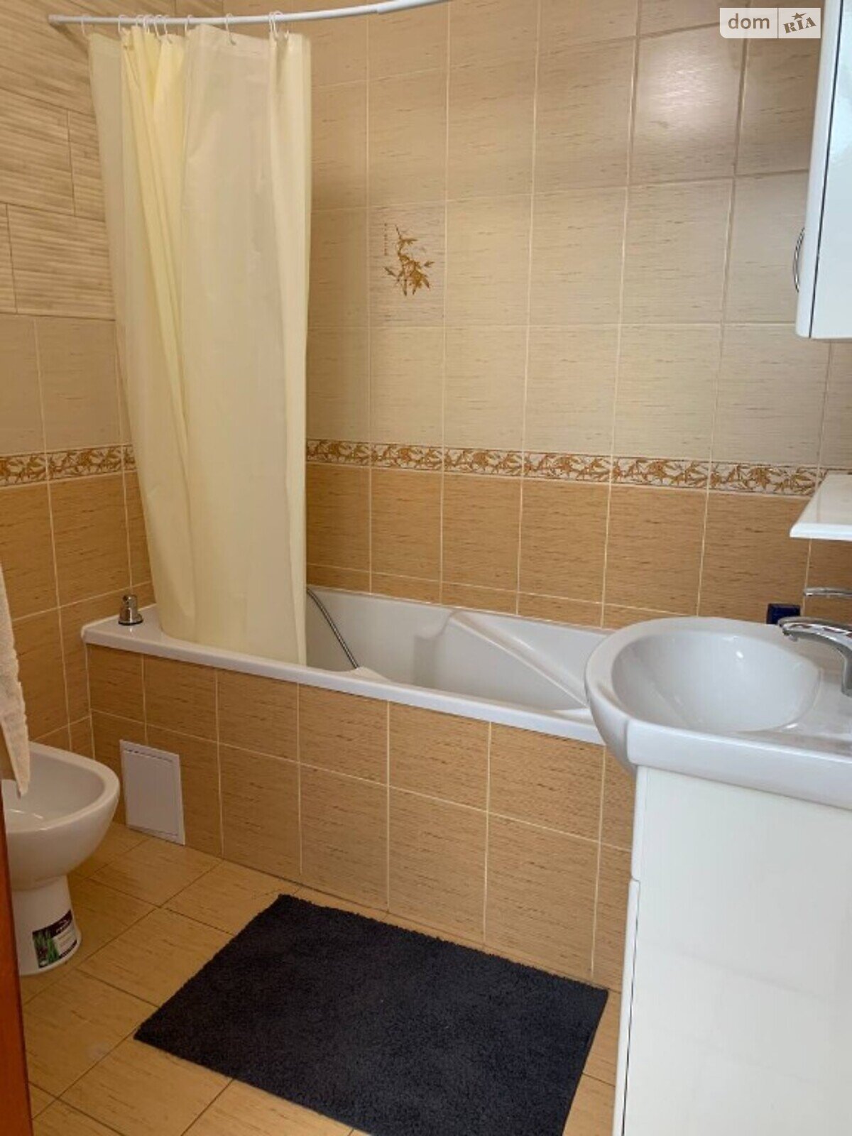 Продажа четырехкомнатной квартиры в Ивано-Франковске, на шоссе Калушское, фото 1 Продажа четырехкомнатной квартиры в Ивано-Франковске, на шоссе Калушское, фото 1