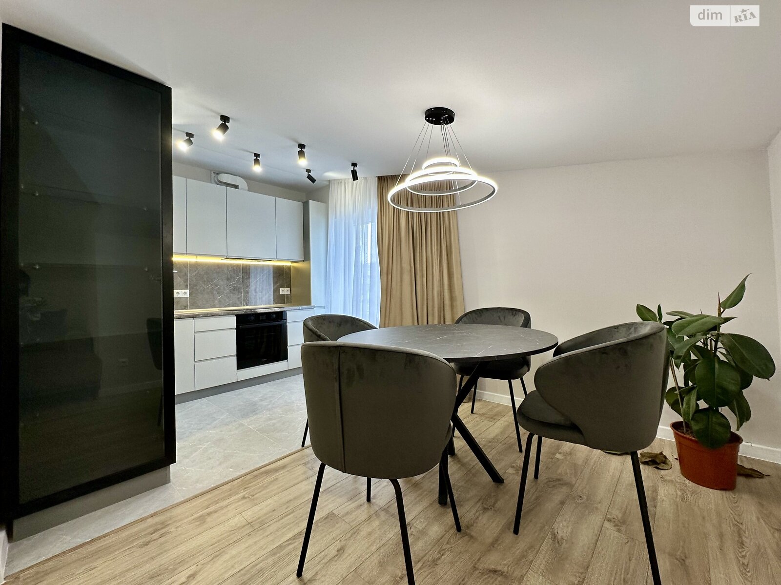 Продажа трехкомнатной квартиры в Ивано-Франковске, на ул. Высочана Семена 18, фото 1 Продажа трехкомнатной квартиры в Ивано-Франковске, на ул. Высочана Семена 18, фото 1