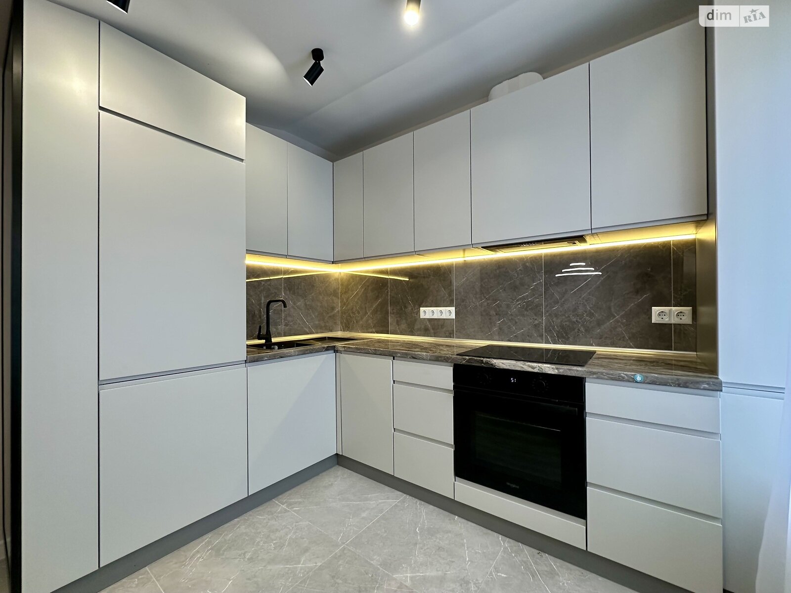 Продажа трехкомнатной квартиры в Ивано-Франковске, на ул. Высочана Семена 18, фото 1 Продажа трехкомнатной квартиры в Ивано-Франковске, на ул. Высочана Семена 18, фото 1