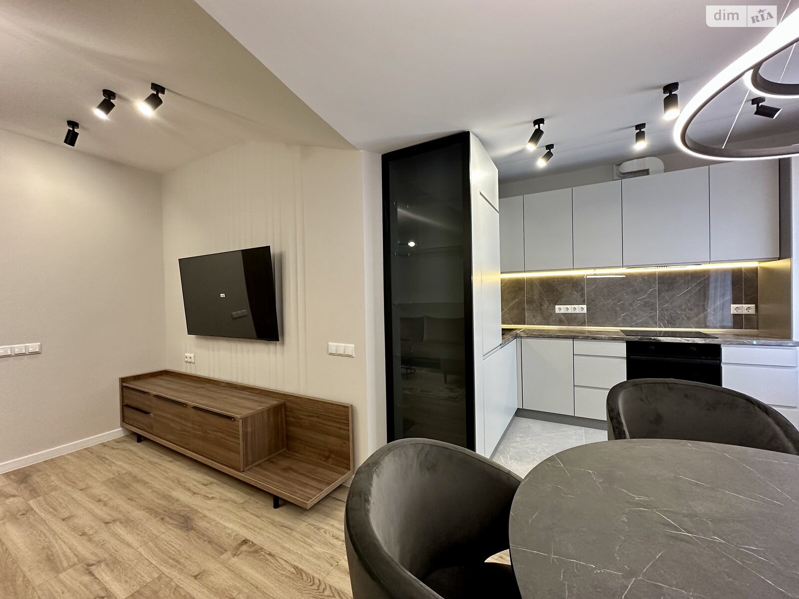 Продажа трехкомнатной квартиры в Ивано-Франковске, на ул. Высочана Семена 18, фото 1 Продажа трехкомнатной квартиры в Ивано-Франковске, на ул. Высочана Семена 18, фото 1