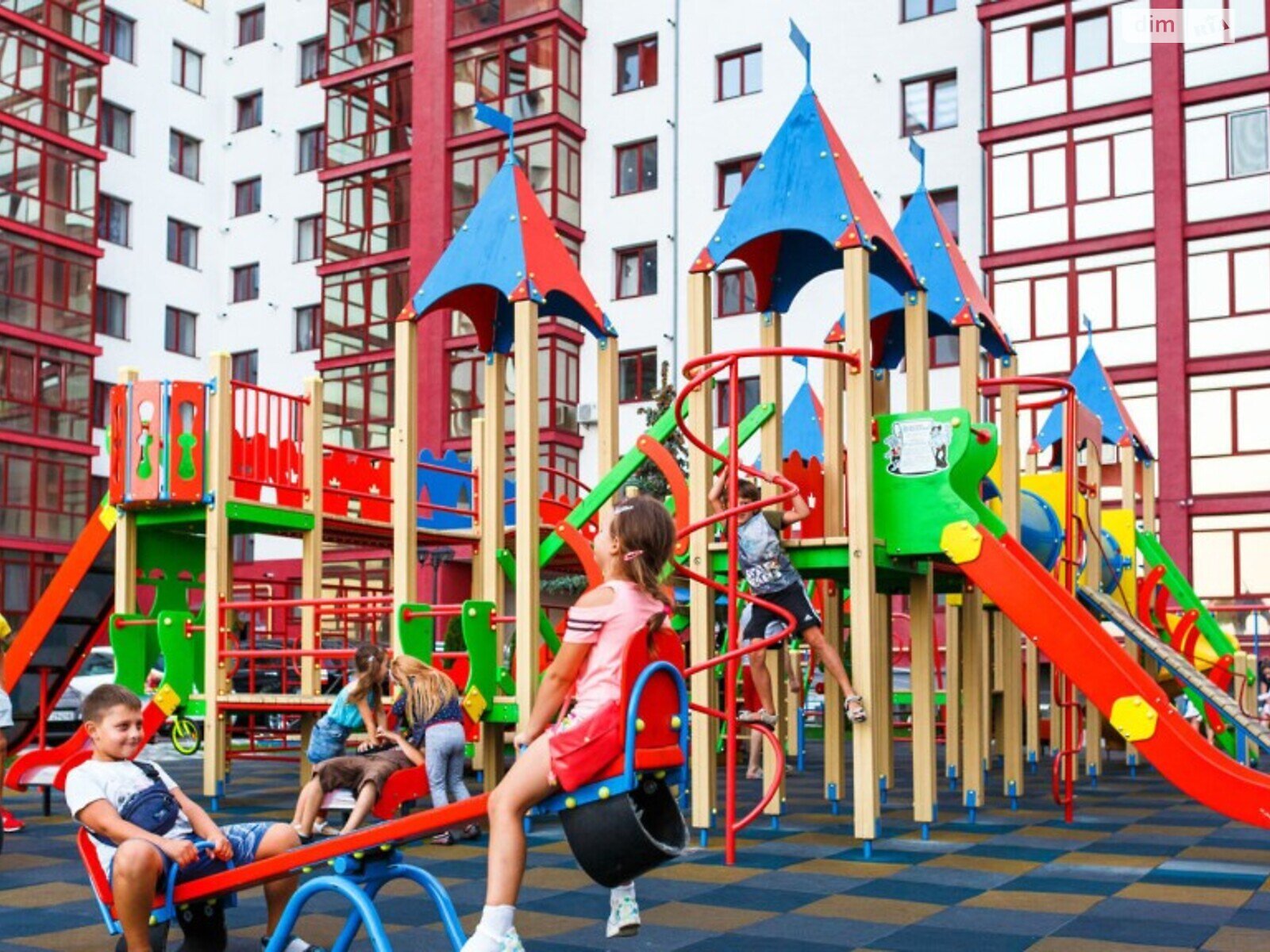 Продажа пятикомнатной квартиры в Ивано-Франковске, на ул. Симоненко Василия, район Кишлак фото 1 Продажа пятикомнатной квартиры в Ивано-Франковске, на ул. Симоненко Василия, район Кишлак фото 1
