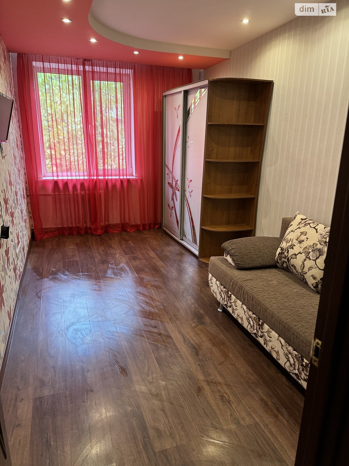 Продажа трехкомнатной квартиры в Желтых Водах, на ул. 8-го Марта 13, район Желтые Воды фото 1 Продажа трехкомнатной квартиры в Желтых Водах, на ул. 8-го Марта 13, район Желтые Воды фото 1