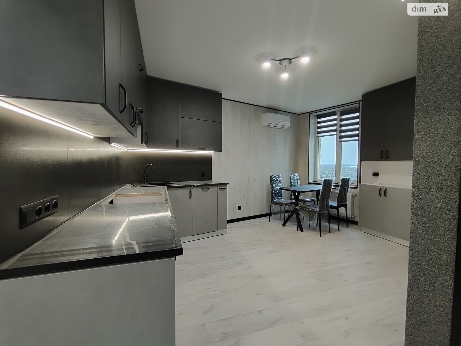 Продажа двухкомнатной квартиры в Житомире, на просп. Независимости 29, район Чешская Крошня фото 1 Продажа двухкомнатной квартиры в Житомире, на просп. Независимости 29, район Чешская Крошня фото 1