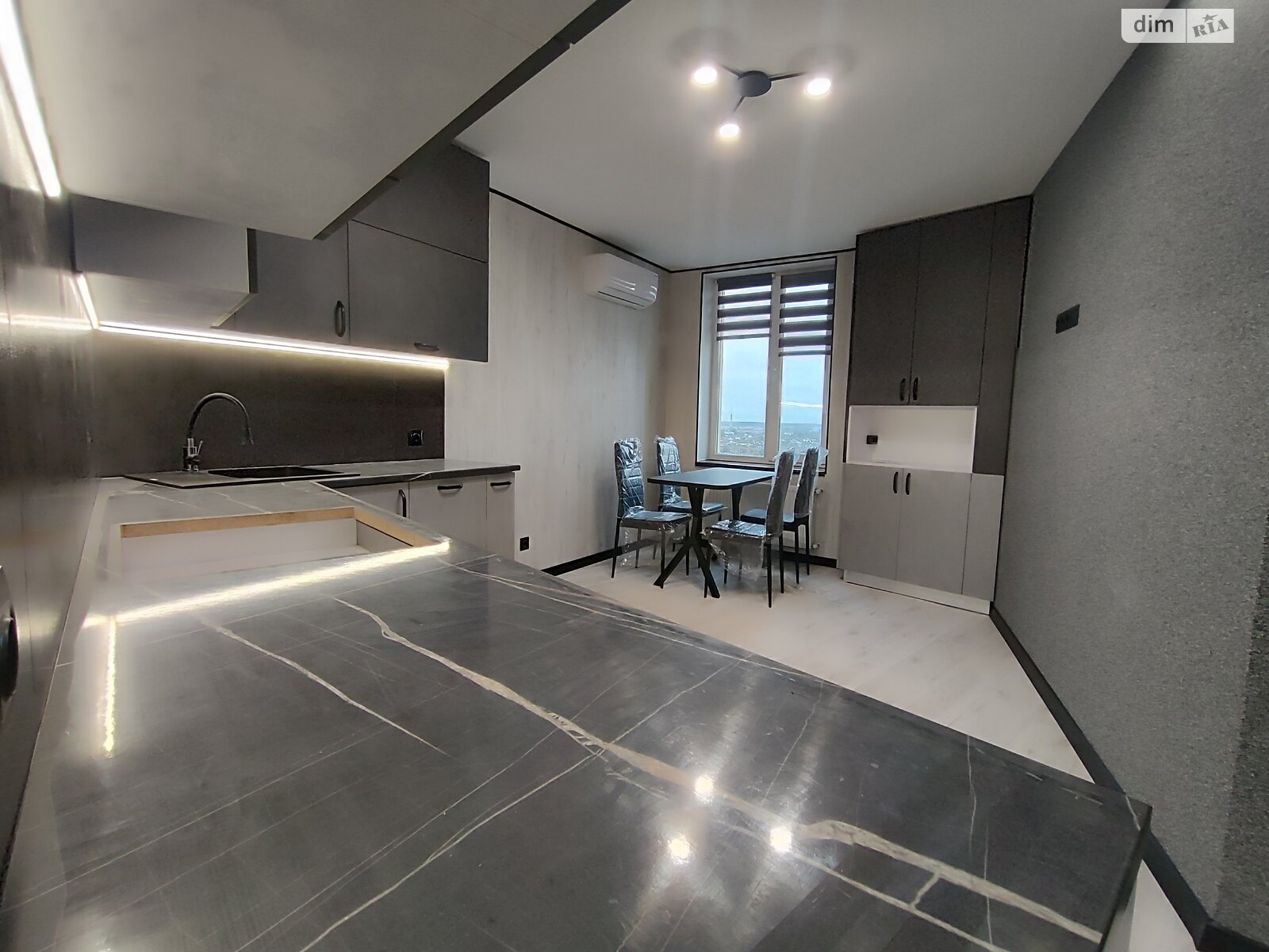 Продажа двухкомнатной квартиры в Житомире, на просп. Независимости 29, район Чешская Крошня фото 1 Продажа двухкомнатной квартиры в Житомире, на просп. Независимости 29, район Чешская Крошня фото 1