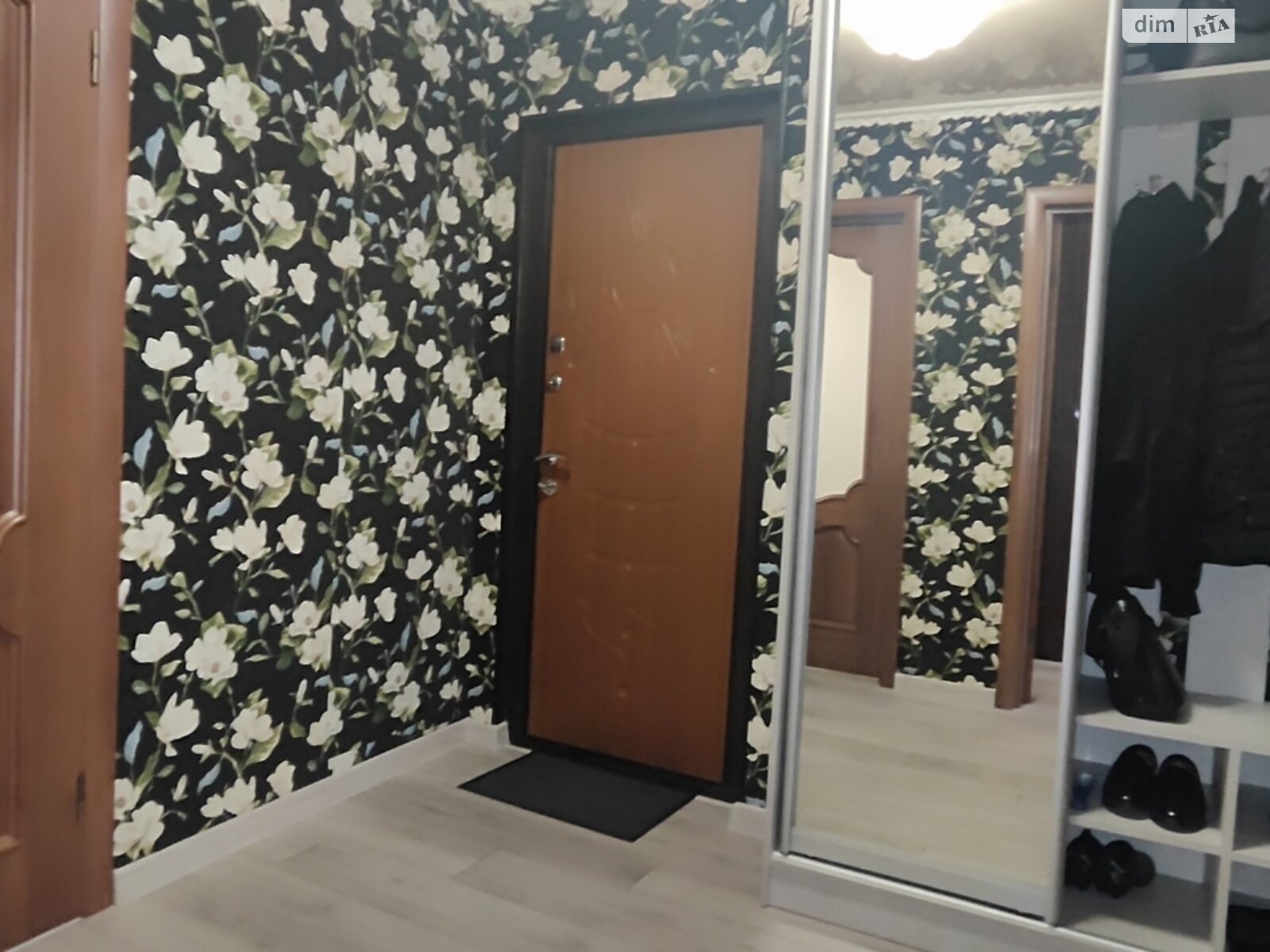 Продаж трикімнатної квартири в Житомирі, на вул. Космонавтів, район Польова фото 1 Продаж трикімнатної квартири в Житомирі, на вул. Космонавтів, район Польова фото 1