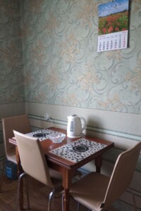 Продаж двокімнатної квартири в Житомирі, на вул. Домбровського 45, район Сінний ринок фото 2