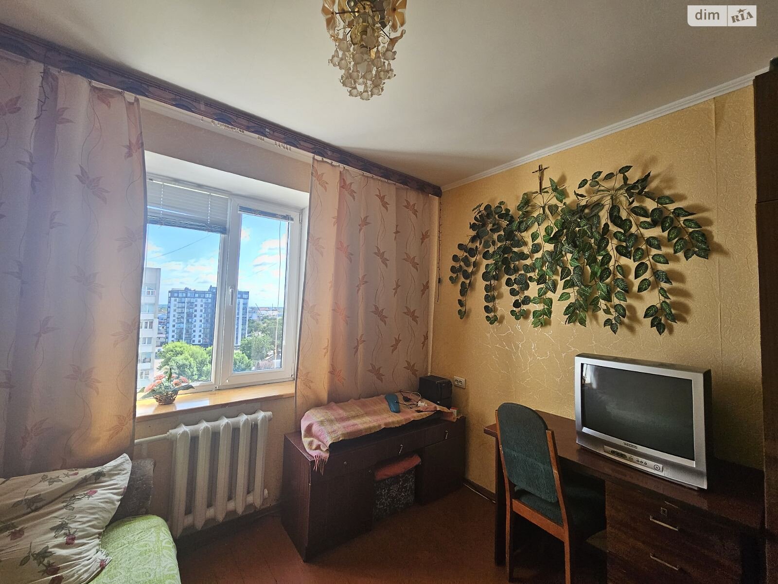 Продажа трехкомнатной квартиры в Житомире, на ул. Домбровского, район Сенный рынок фото 1