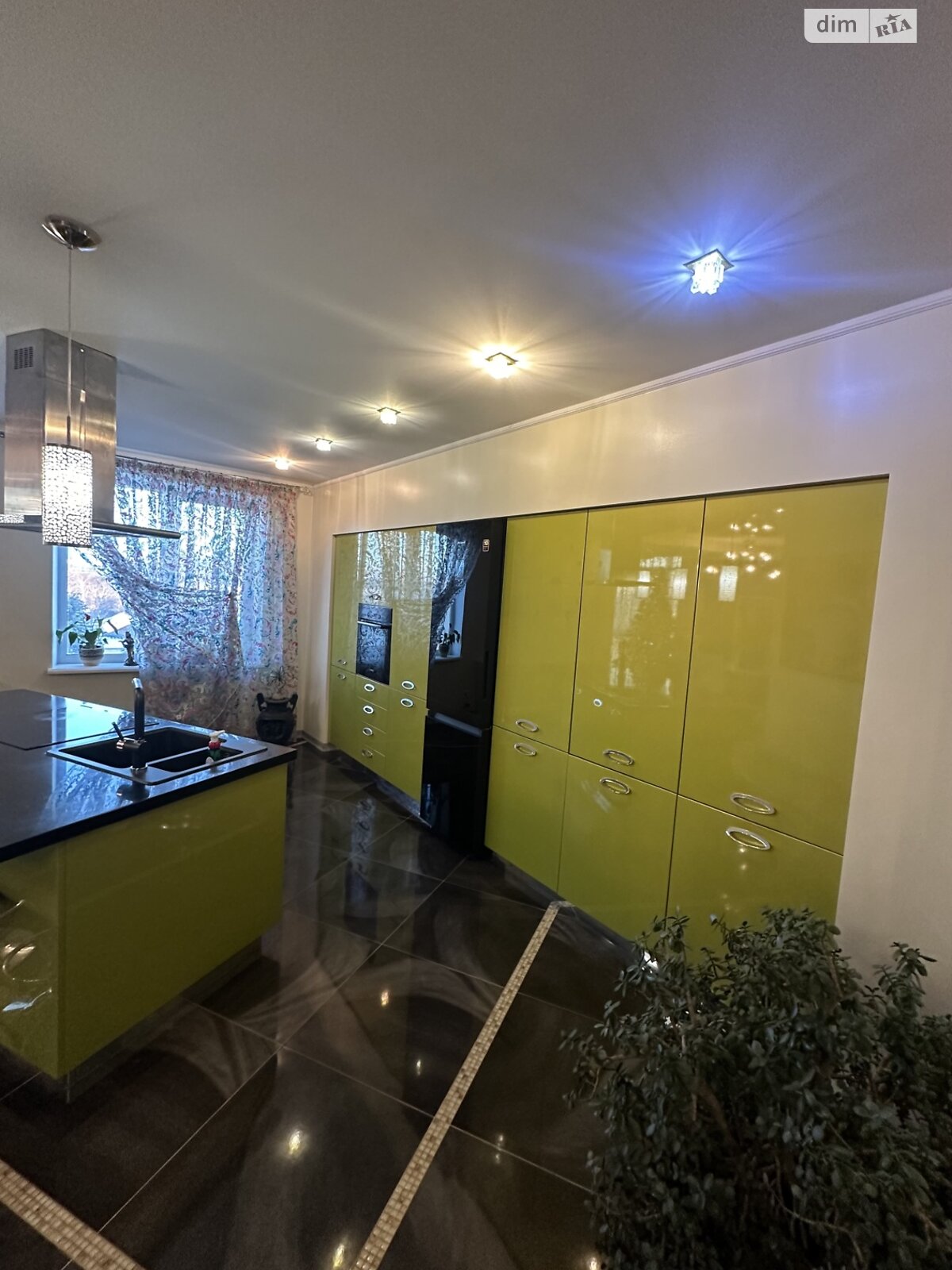 Продажа трехкомнатной квартиры в Житомире, на ул. Победы, район Центр фото 1 Продажа трехкомнатной квартиры в Житомире, на ул. Победы, район Центр фото 1