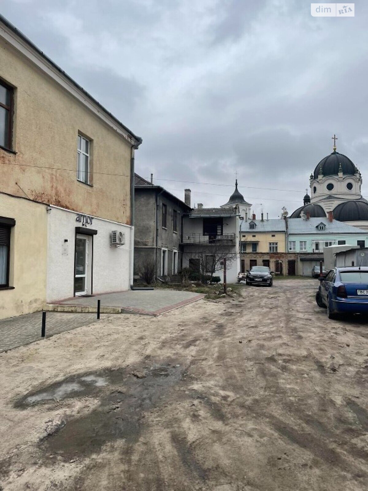 Продаж двокімнатної квартири в Жовкві, на пл. Вічева, район Жовква фото 1