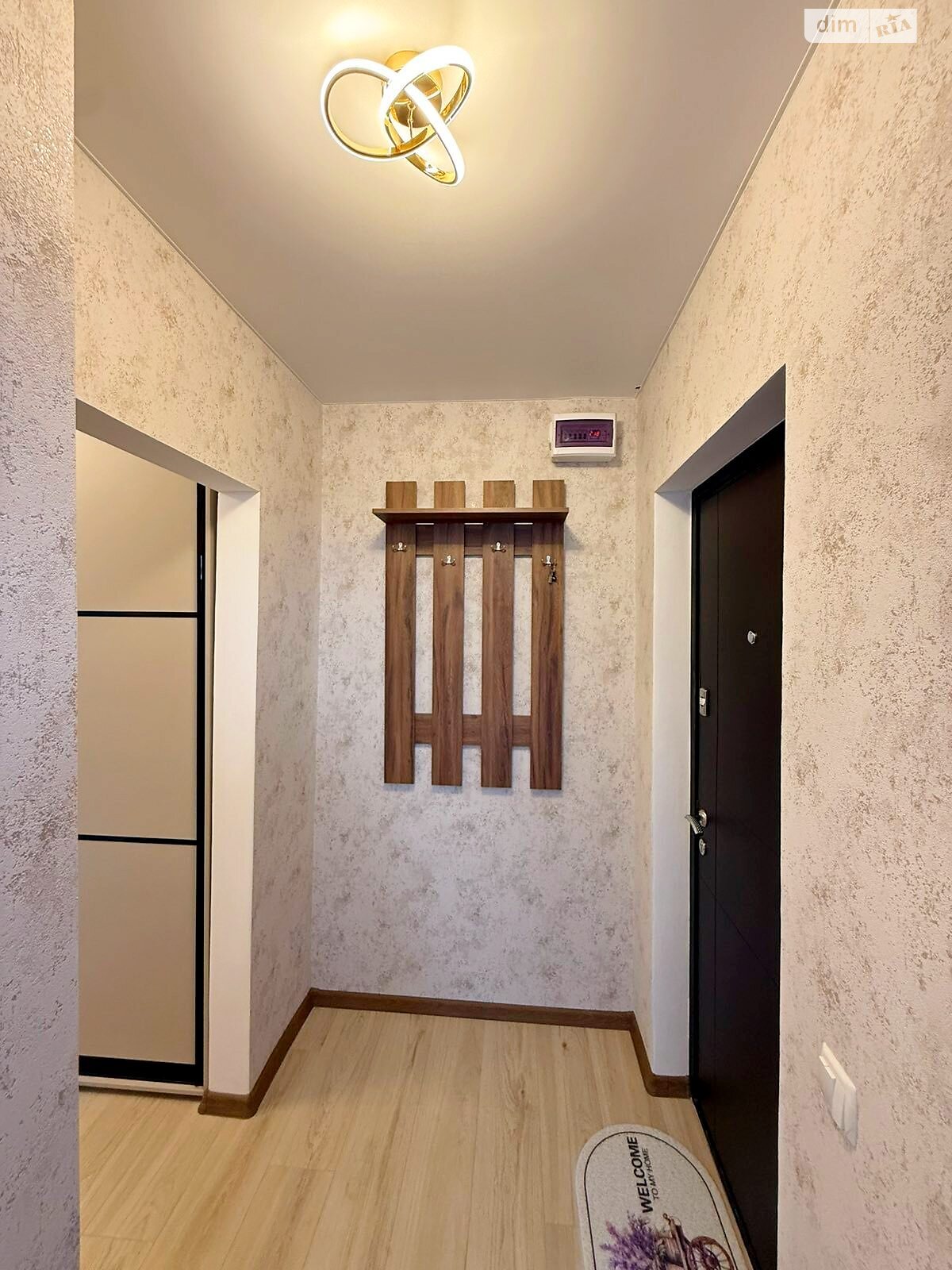 Продаж трикімнатної квартири в Кам'янському, на просп. Івана Мазепи, район Дніпровський фото 1