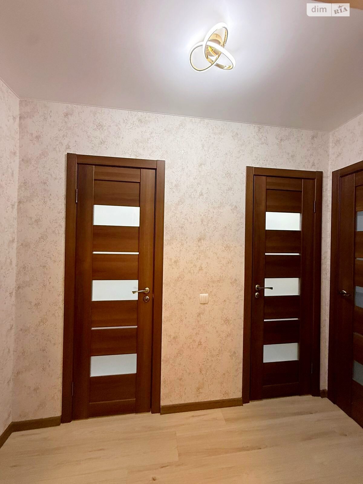 Продаж трикімнатної квартири в Кам'янському, на просп. Івана Мазепи, район Дніпровський фото 1