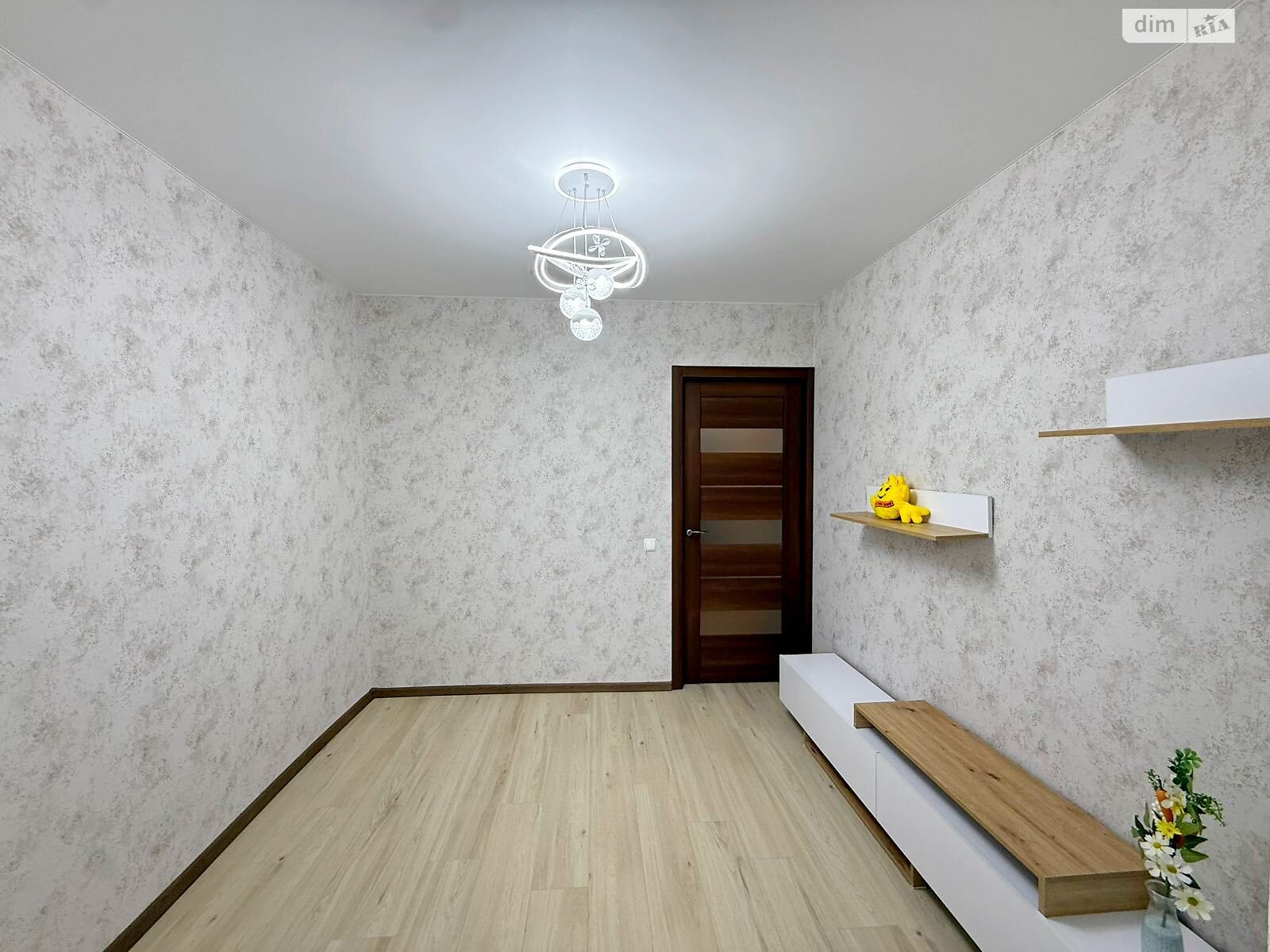 Продаж трикімнатної квартири в Кам'янському, на просп. Івана Мазепи, район Дніпровський фото 1