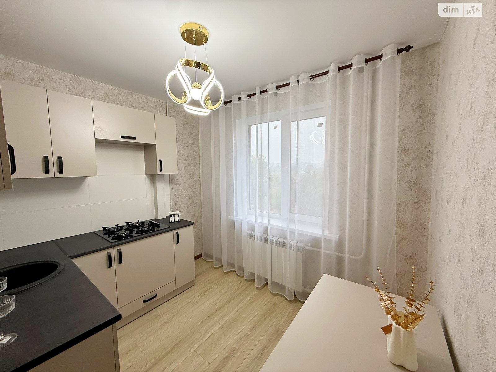 Продаж трикімнатної квартири в Кам'янському, на просп. Івана Мазепи, район Дніпровський фото 1