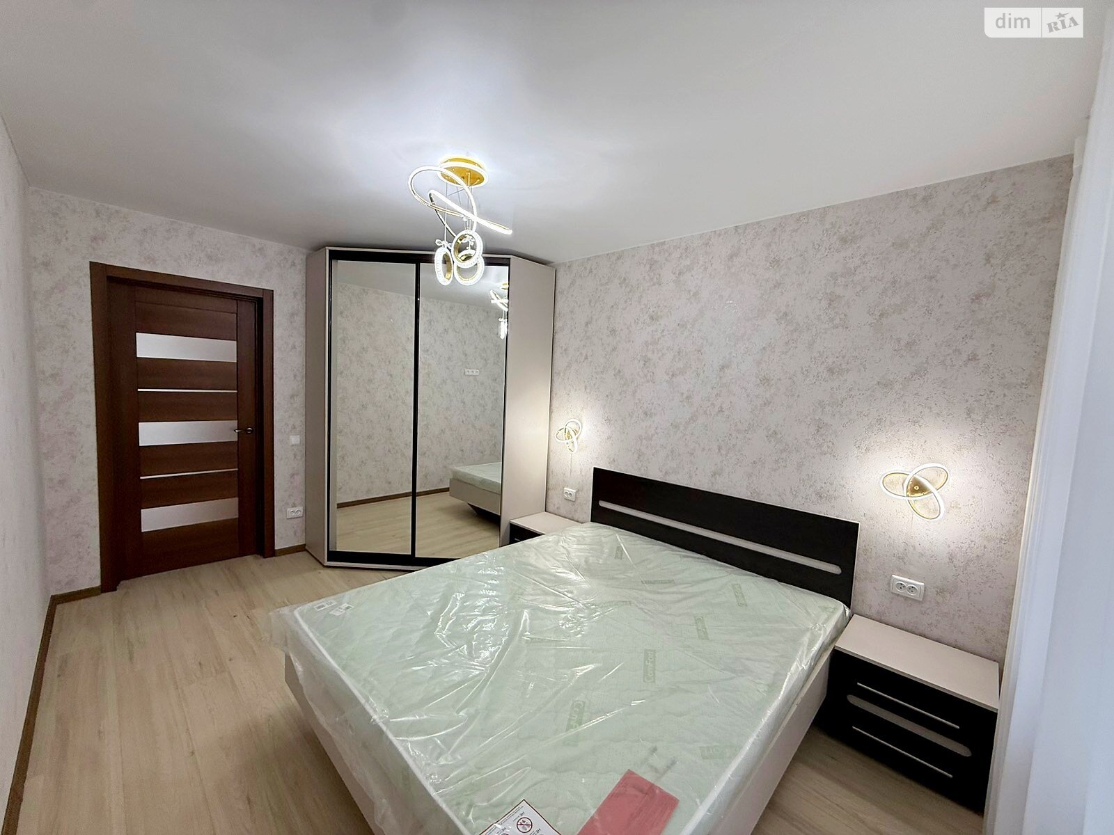 Продаж трикімнатної квартири в Кам'янському, на просп. Івана Мазепи, район Дніпровський фото 1