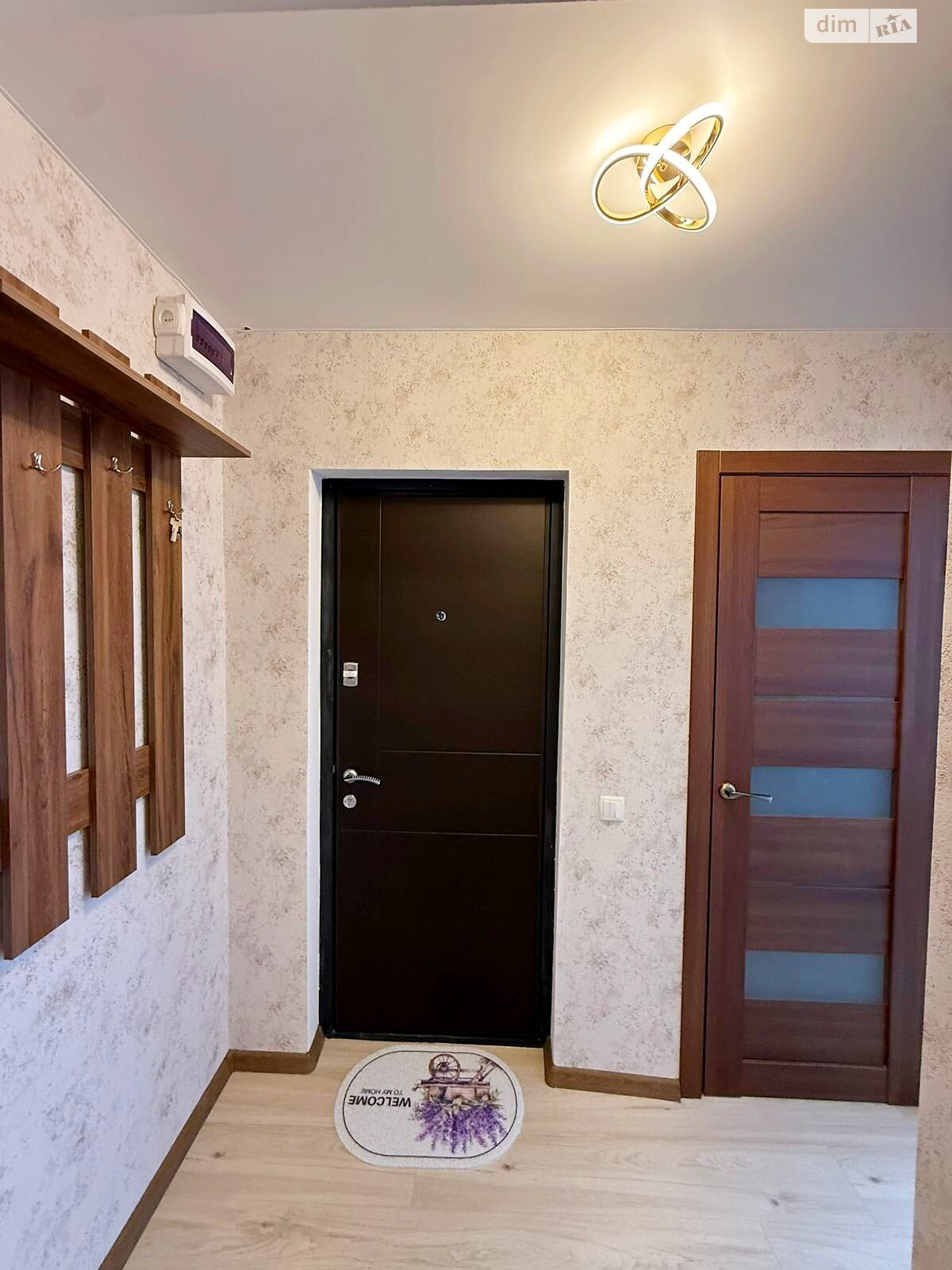 Продаж трикімнатної квартири в Кам'янському, на просп. Івана Мазепи, район Дніпровський фото 1