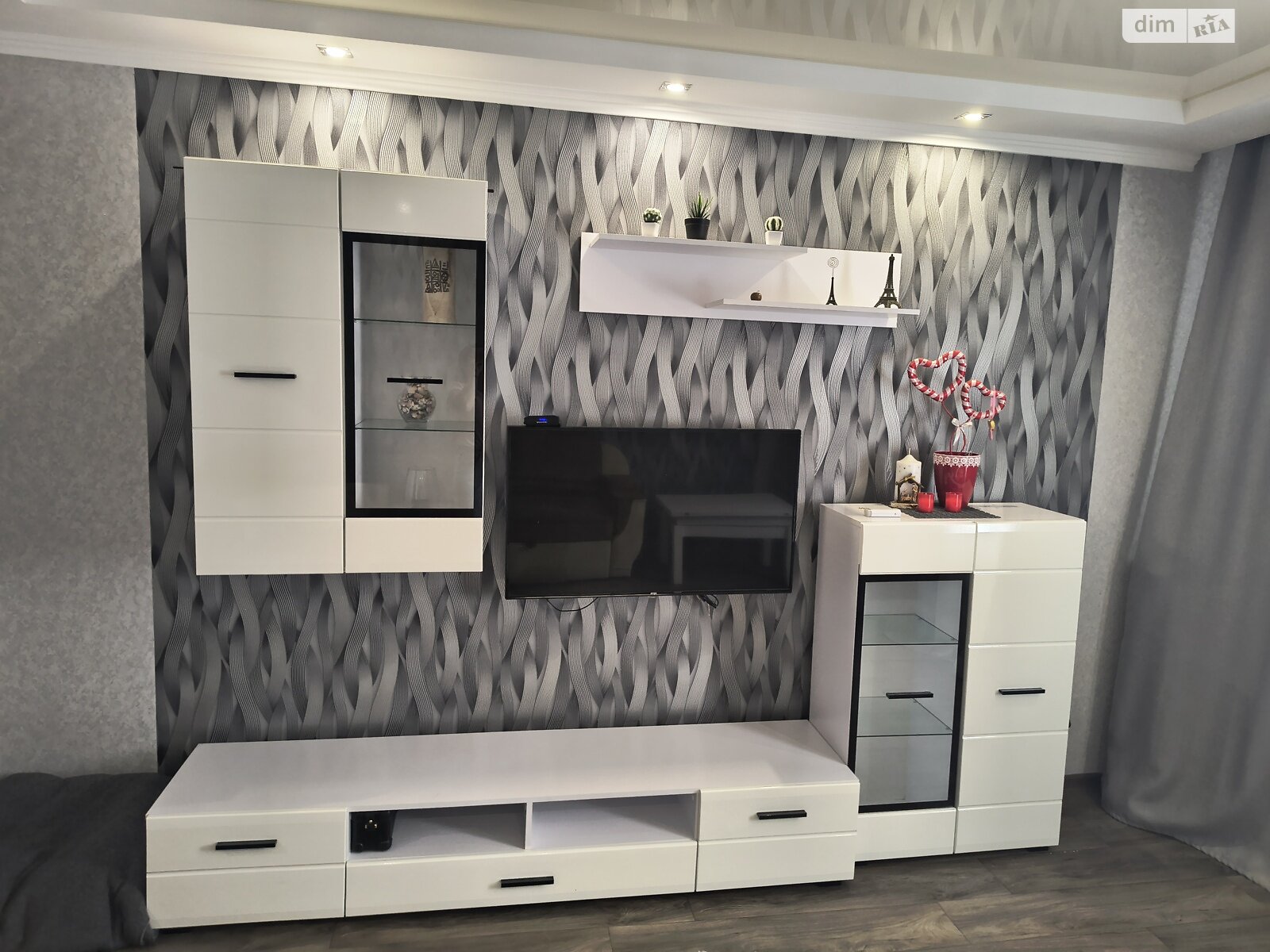 Продаж трикімнатної квартири в Кам'янському, на просп. Наддніпрянський, район Дніпровський фото 1 Продаж трикімнатної квартири в Кам'янському, на просп. Наддніпрянський, район Дніпровський фото 1