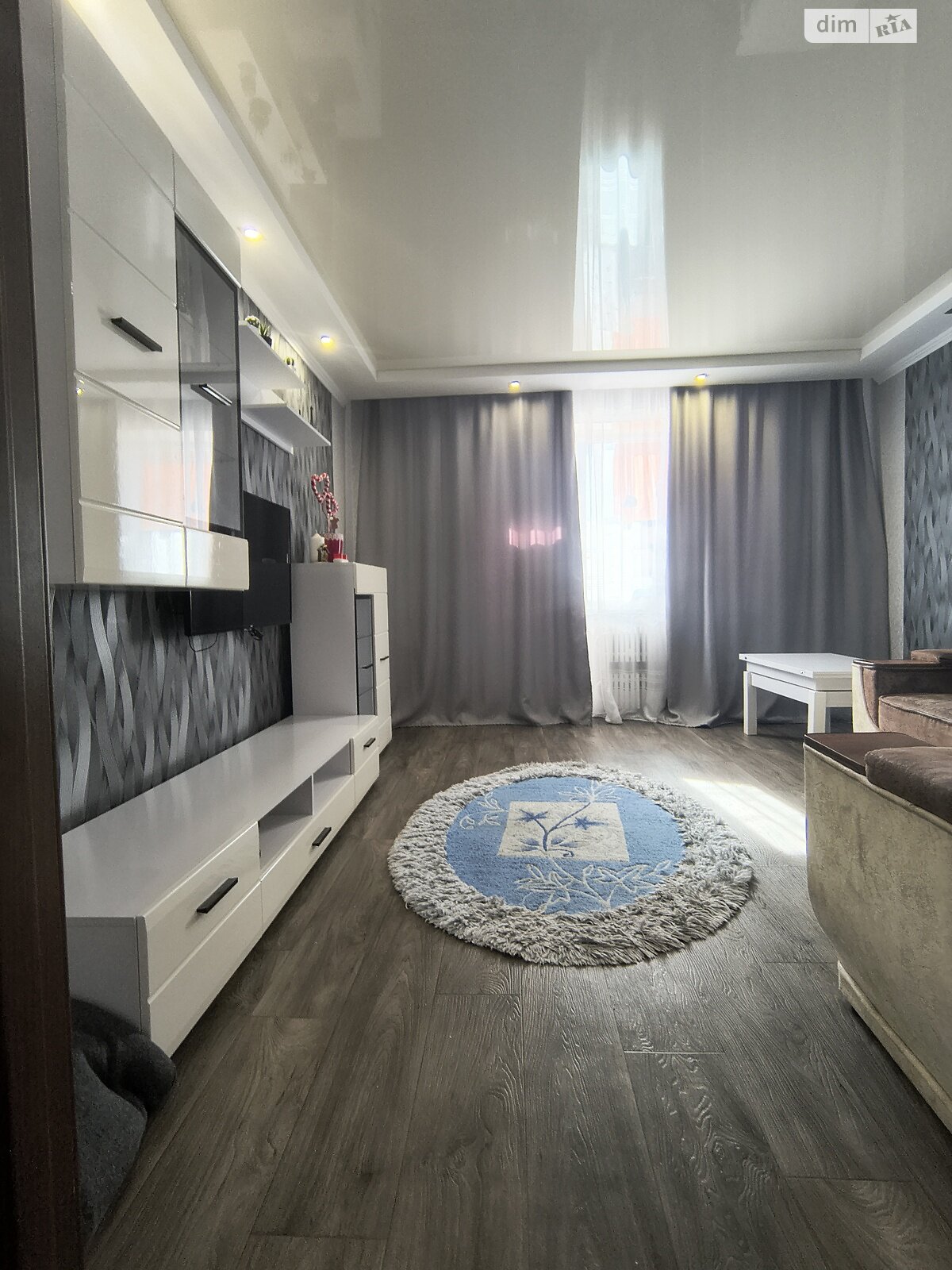 Продаж трикімнатної квартири в Кам'янському, на просп. Наддніпрянський, район Дніпровський фото 1 Продаж трикімнатної квартири в Кам'янському, на просп. Наддніпрянський, район Дніпровський фото 1