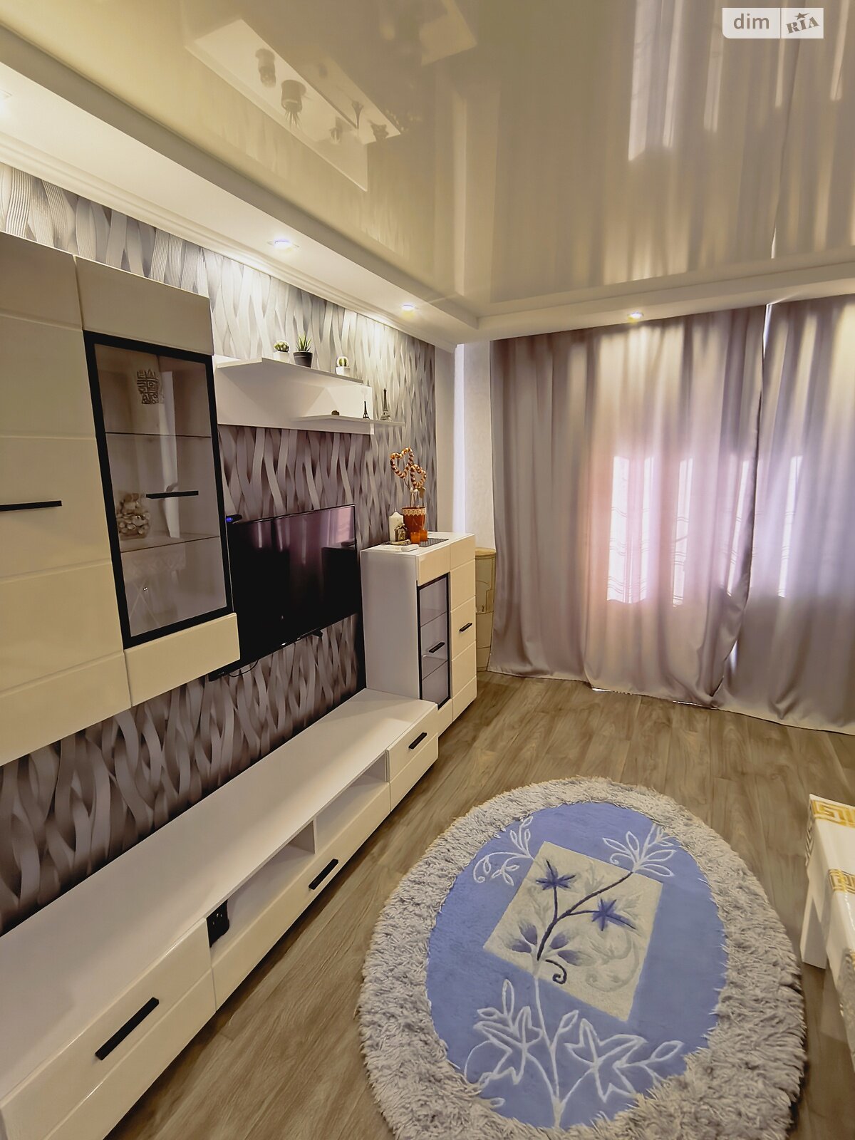 Продаж трикімнатної квартири в Кам'янському, на просп. Наддніпрянський, район Дніпровський фото 1 Продаж трикімнатної квартири в Кам'янському, на просп. Наддніпрянський, район Дніпровський фото 1