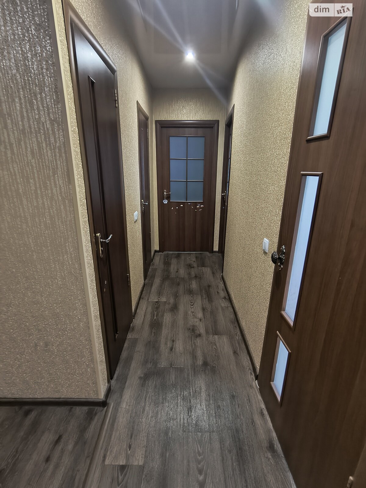 Продаж трикімнатної квартири в Кам'янському, на просп. Наддніпрянський, район Дніпровський фото 1 Продаж трикімнатної квартири в Кам'янському, на просп. Наддніпрянський, район Дніпровський фото 1