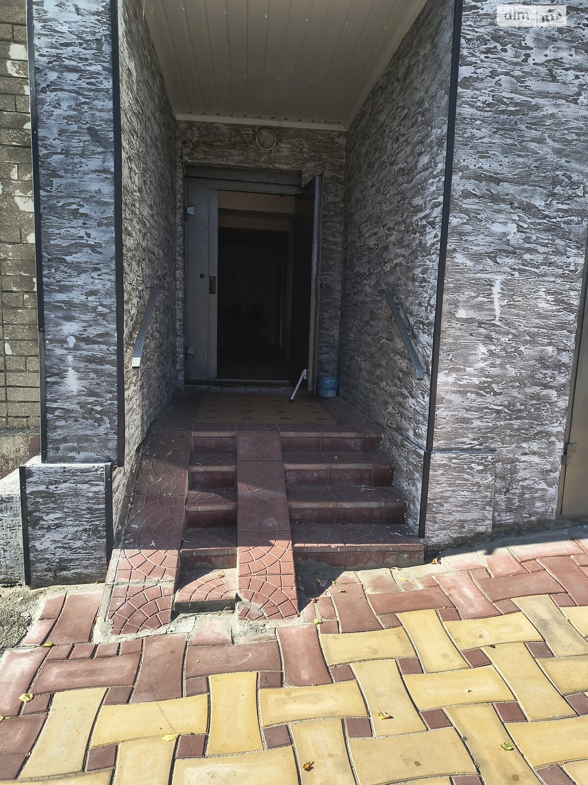 Продаж трикімнатної квартири в Кам'янському, на просп. Наддніпрянський, район Дніпровський фото 1 Продаж трикімнатної квартири в Кам'янському, на просп. Наддніпрянський, район Дніпровський фото 1