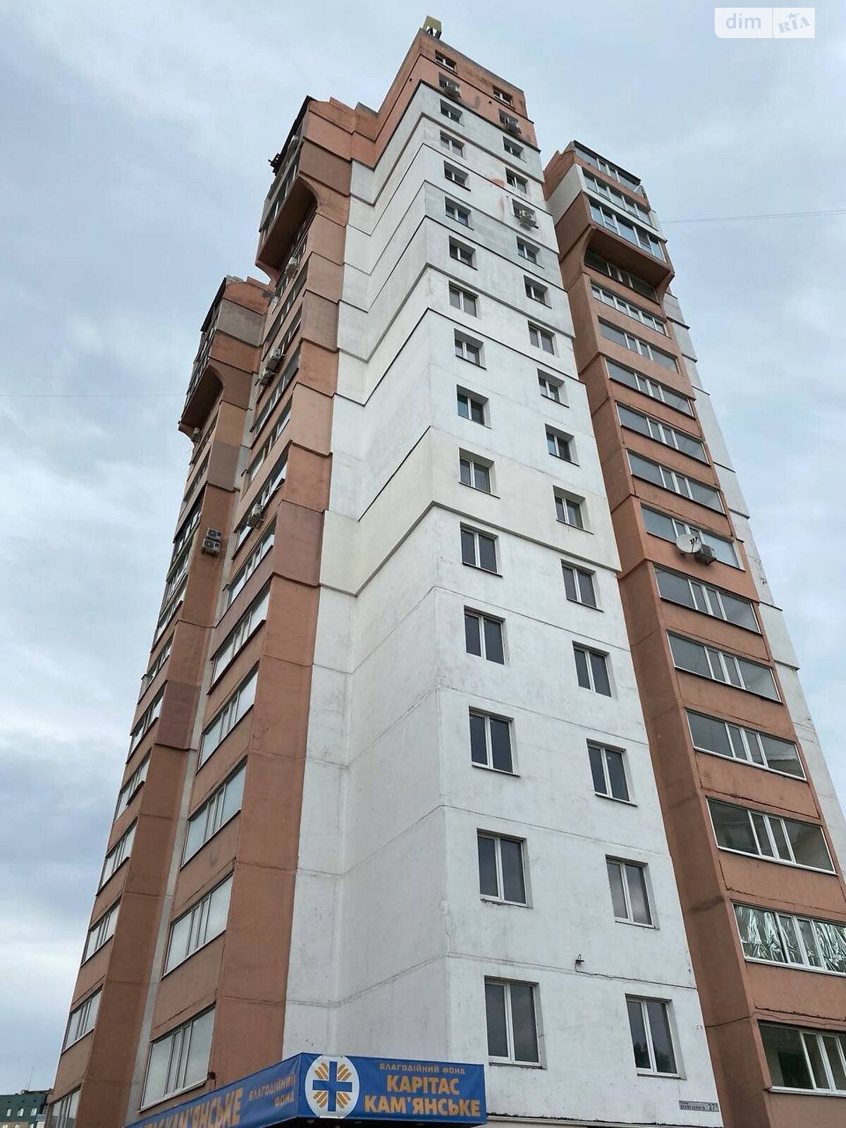 Продаж трикімнатної квартири в Кам'янському, на бул. Будівельників 27Б, район Дніпровський фото 1 Продаж трикімнатної квартири в Кам'янському, на бул. Будівельників 27Б, район Дніпровський фото 1